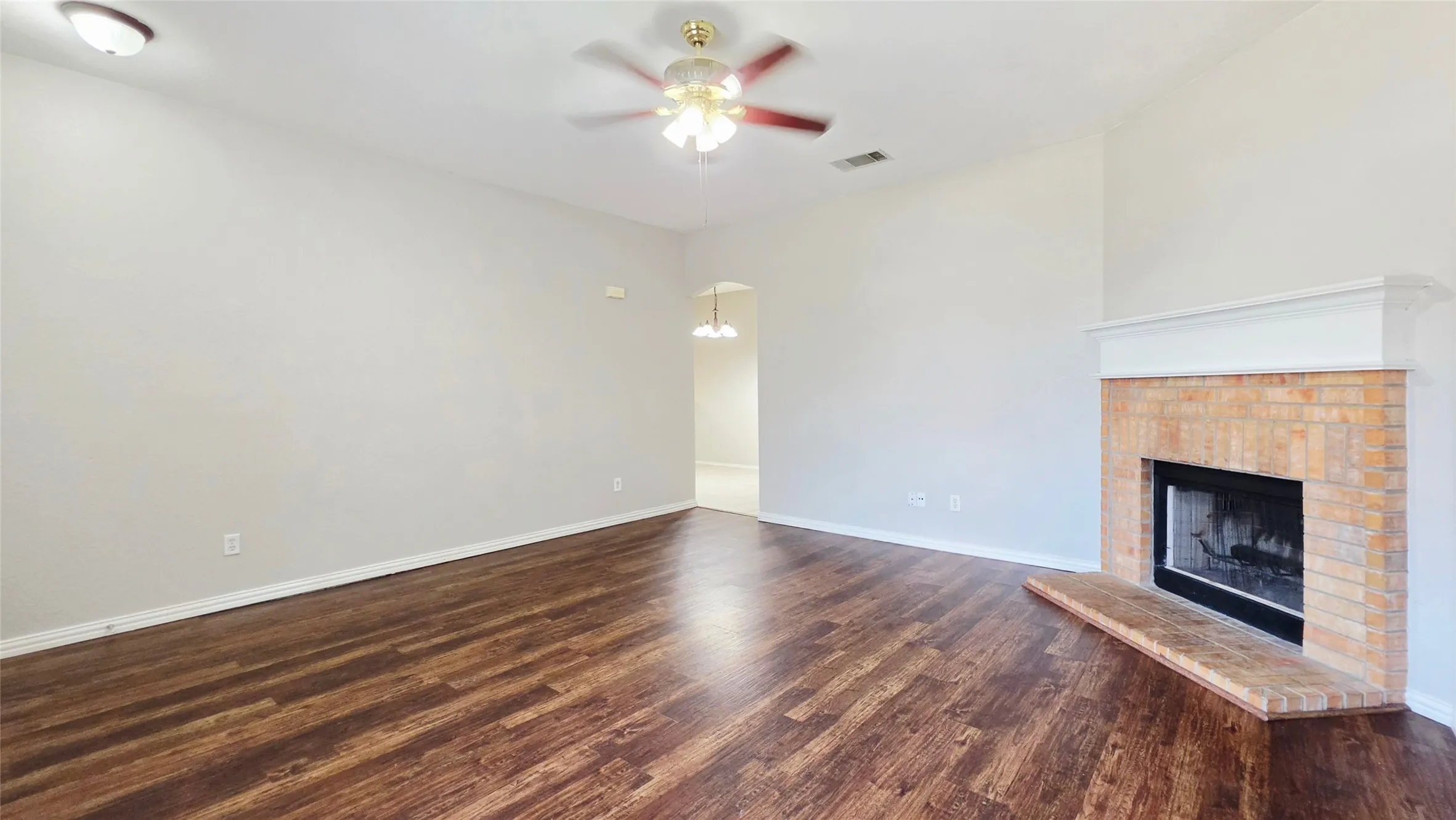 Single Family Residence For Sale in Tarrant County , 4921 Stirrup Way, Fort Worth, Texas 76244, 3 Bedroom, 2 Bathroom, 2 Garage spaces, 1,329 Sqft, built in 2003, mls#21355885, Real Estate Agent in Fort Worth, Homes For Sale in Tarrant county, Homes For Sale in Fort Worth, Realtor in Fort Worth Texas, Real Estate Brokerage Independent Realty Texas, Luminita Cordes Realtor