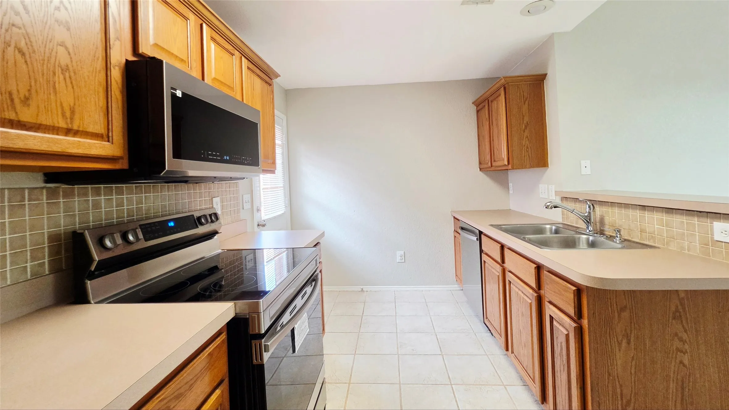 Single Family Residence For Sale in Tarrant County , 4921 Stirrup Way, Fort Worth, Texas 76244, 3 Bedroom, 2 Bathroom, 2 Garage spaces, 1,329 Sqft, built in 2003, mls#21355885, Real Estate Agent in Fort Worth, Homes For Sale in Tarrant county, Homes For Sale in Fort Worth, Realtor in Fort Worth Texas, Real Estate Brokerage Independent Realty Texas, Luminita Cordes Realtor