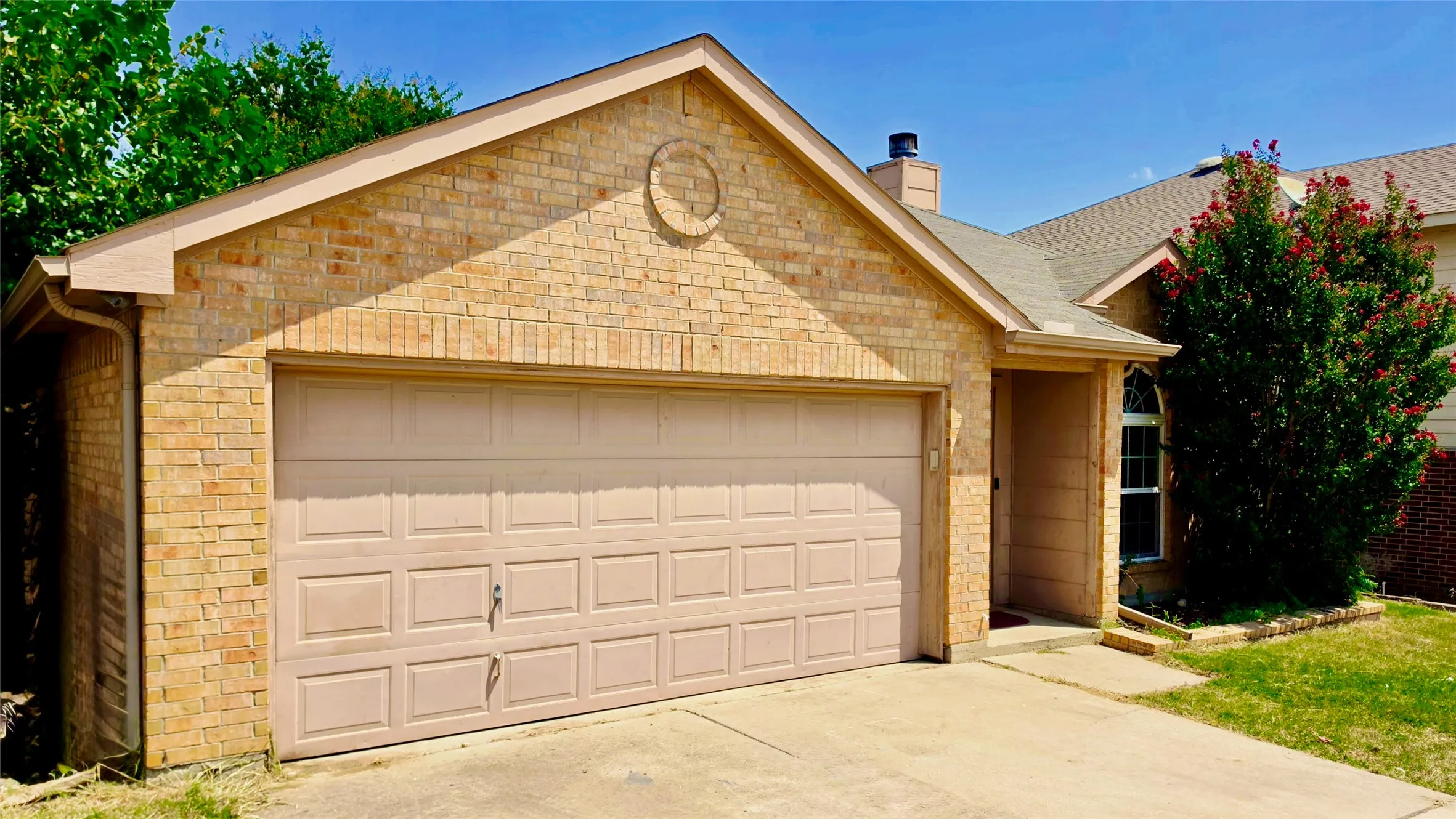 Single Family Residence For Sale in Tarrant County , 4921 Stirrup Way, Fort Worth, Texas 76244, 3 Bedroom, 2 Bathroom, 2 Garage spaces, 1,329 Sqft, built in 2003, mls#21355885, Real Estate Agent in Fort Worth, Homes For Sale in Tarrant county, Homes For Sale in Fort Worth, Realtor in Fort Worth Texas, Real Estate Brokerage Independent Realty Texas, Luminita Cordes Realtor