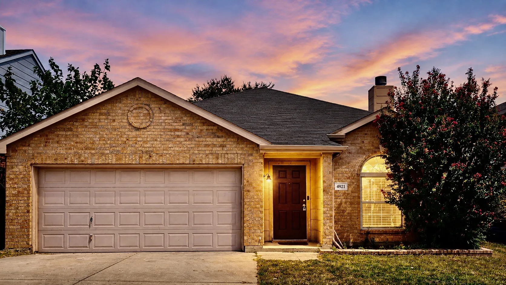 Single Family Residence For Sale in Tarrant County , 4921 Stirrup Way, Fort Worth, Texas 76244, 3 Bedroom, 2 Bathroom, 2 Garage spaces, 1,329 Sqft, built in 2003, mls#21355885, Real Estate Agent in Fort Worth, Homes For Sale in Tarrant county, Homes For Sale in Fort Worth, Realtor in Fort Worth Texas, Real Estate Brokerage Independent Realty Texas, Luminita Cordes Realtor