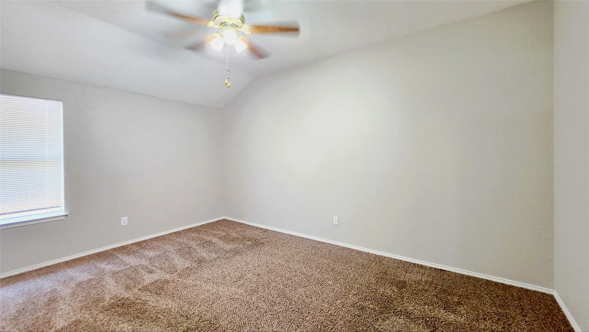 Single Family Residence For Sale in Tarrant County , 4921 Stirrup Way, Fort Worth, Texas 76244, 3 Bedroom, 2 Bathroom, 2 Garage spaces, 1,329 Sqft, built in 2003, mls#21355885, Real Estate Agent in Fort Worth, Homes For Sale in Tarrant county, Homes For Sale in Fort Worth, Realtor in Fort Worth Texas, Real Estate Brokerage Independent Realty Texas, Luminita Cordes Realtor