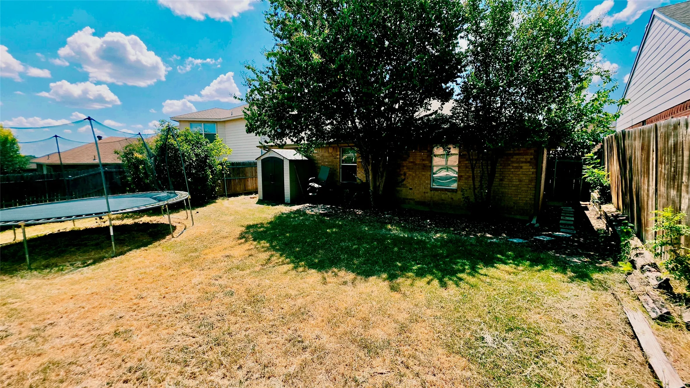 Single Family Residence For Sale in Tarrant County , 4921 Stirrup Way, Fort Worth, Texas 76244, 3 Bedroom, 2 Bathroom, 2 Garage spaces, 1,329 Sqft, built in 2003, mls#21355885, Real Estate Agent in Fort Worth, Homes For Sale in Tarrant county, Homes For Sale in Fort Worth, Realtor in Fort Worth Texas, Real Estate Brokerage Independent Realty Texas, Luminita Cordes Realtor