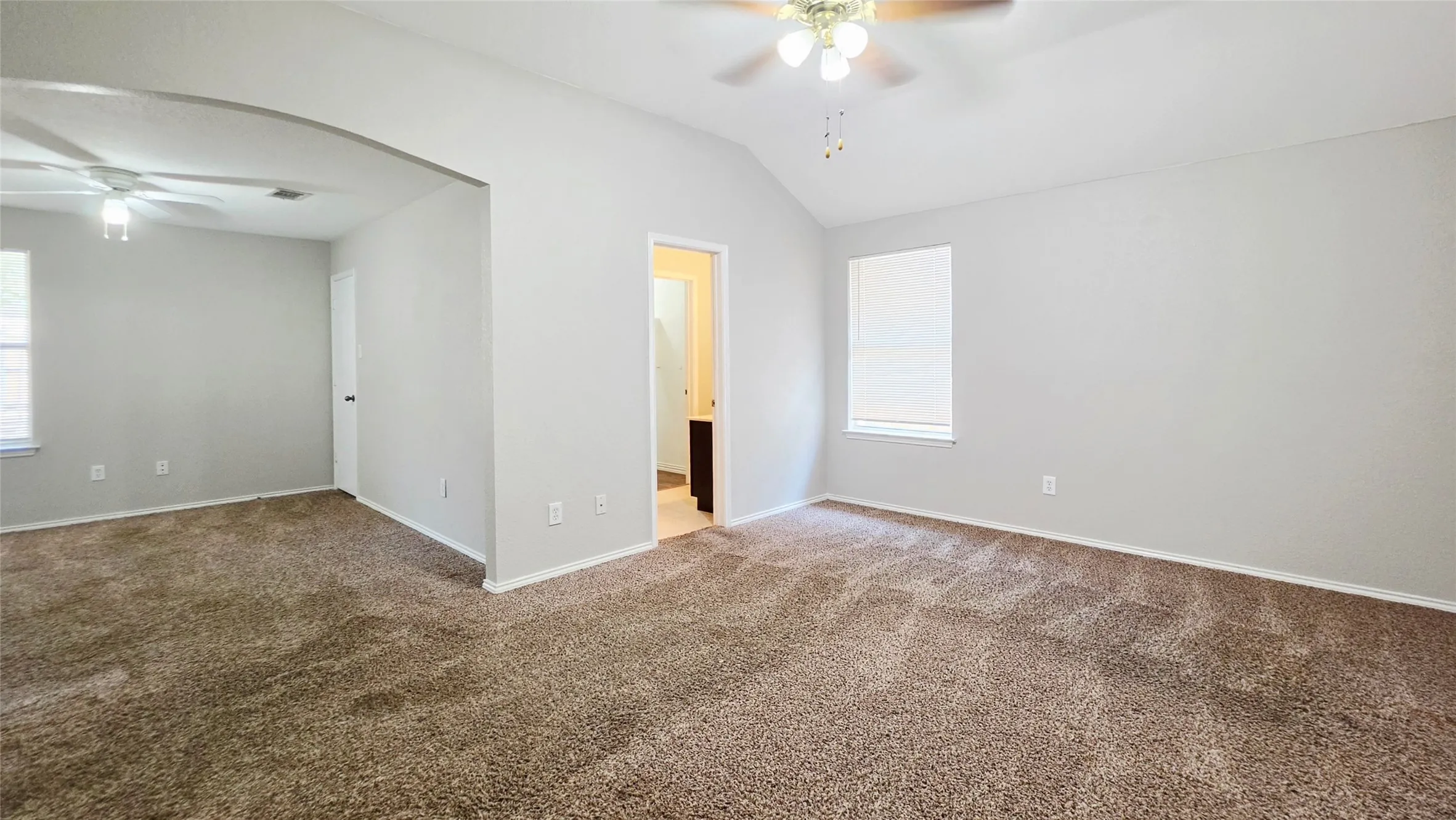 Single Family Residence For Sale in Tarrant County , 4921 Stirrup Way, Fort Worth, Texas 76244, 3 Bedroom, 2 Bathroom, 2 Garage spaces, 1,329 Sqft, built in 2003, mls#21355885, Real Estate Agent in Fort Worth, Homes For Sale in Tarrant county, Homes For Sale in Fort Worth, Realtor in Fort Worth Texas, Real Estate Brokerage Independent Realty Texas, Luminita Cordes Realtor