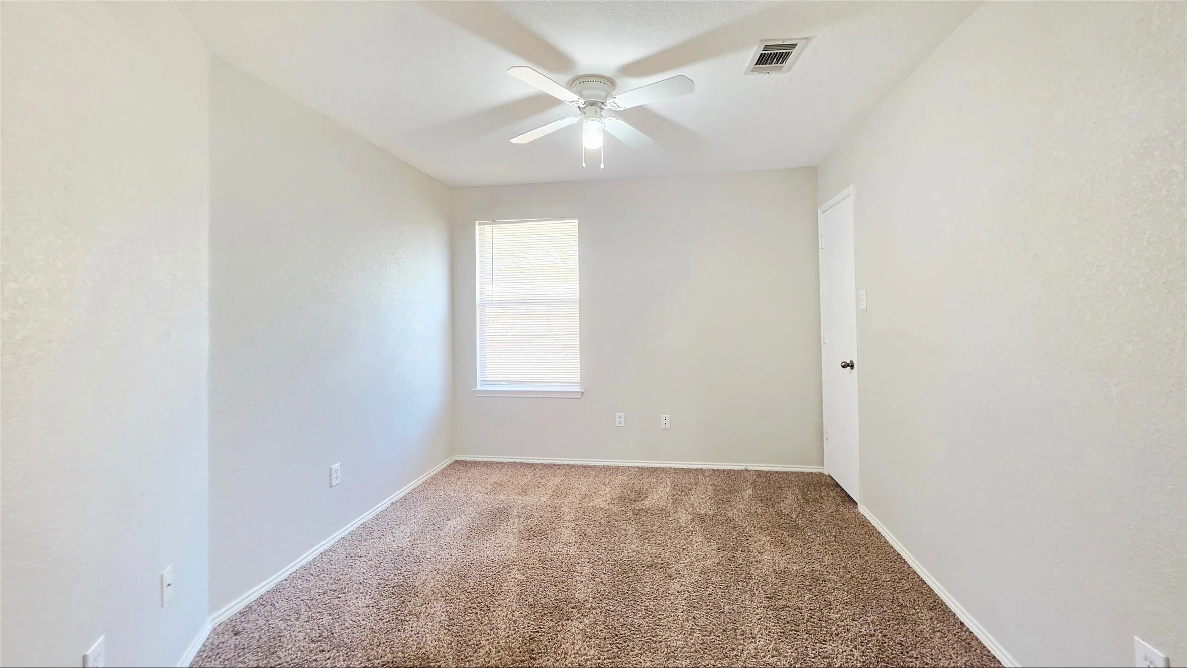 Single Family Residence For Sale in Tarrant County , 4921 Stirrup Way, Fort Worth, Texas 76244, 3 Bedroom, 2 Bathroom, 2 Garage spaces, 1,329 Sqft, built in 2003, mls#21355885, Real Estate Agent in Fort Worth, Homes For Sale in Tarrant county, Homes For Sale in Fort Worth, Realtor in Fort Worth Texas, Real Estate Brokerage Independent Realty Texas, Luminita Cordes Realtor