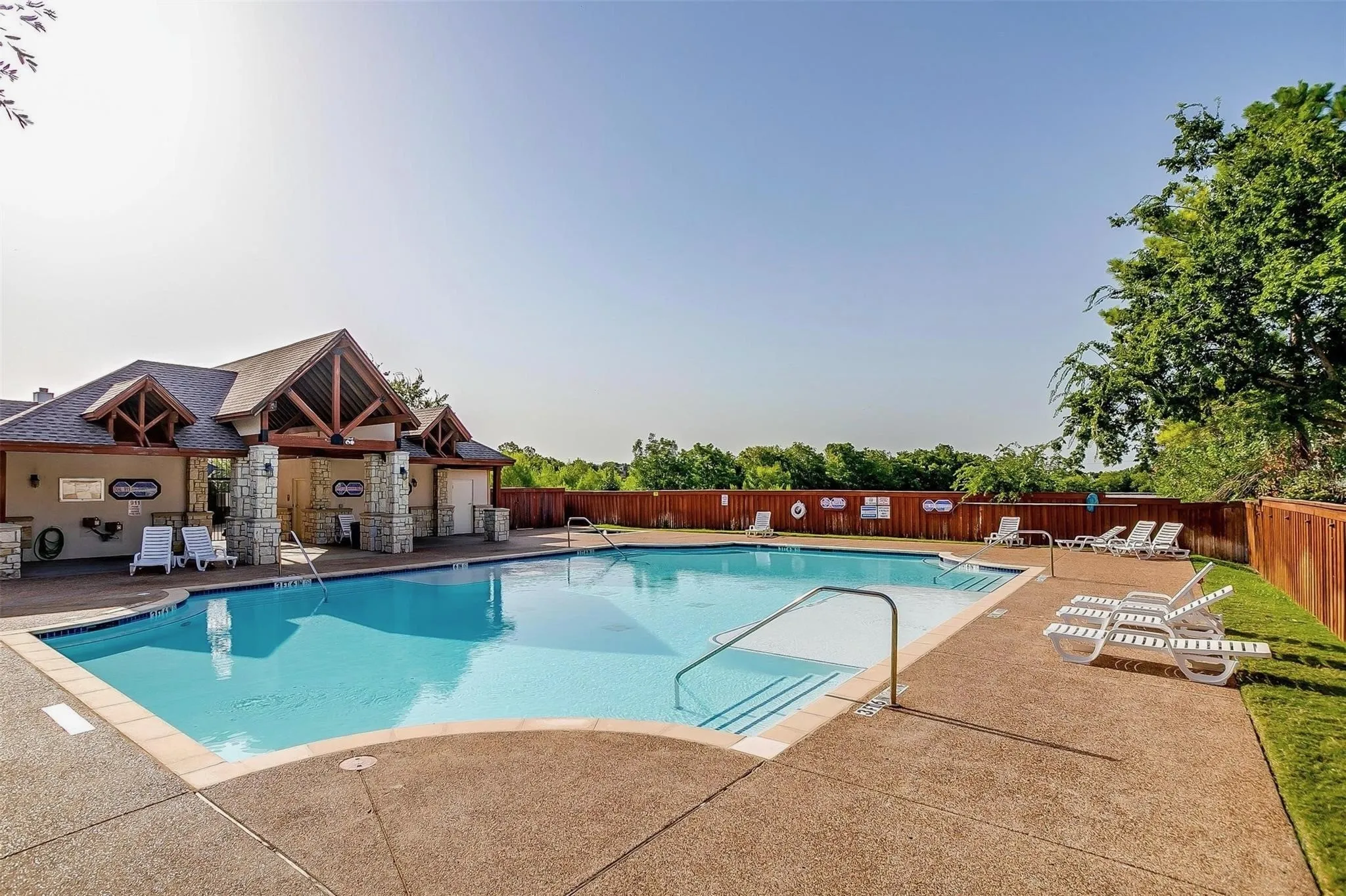 Single Family Residence For Sale in Tarrant County , 4921 Stirrup Way, Fort Worth, Texas 76244, 3 Bedroom, 2 Bathroom, 2 Garage spaces, 1,329 Sqft, built in 2003, mls#21355885, Real Estate Agent in Fort Worth, Homes For Sale in Tarrant county, Homes For Sale in Fort Worth, Realtor in Fort Worth Texas, Real Estate Brokerage Independent Realty Texas, Luminita Cordes Realtor
