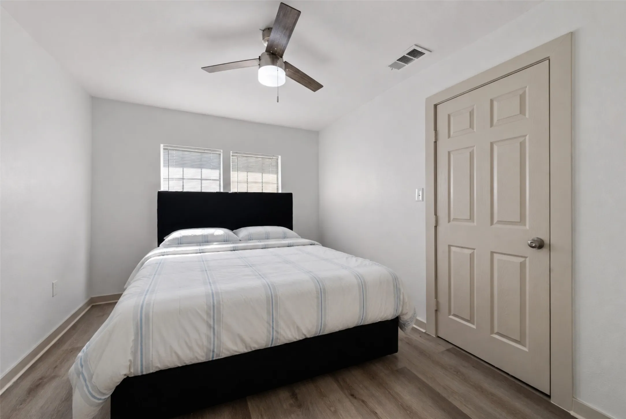 Single Family Residence For Sale in Mc Lennan County , 3544 Bluebird Street, Waco, Texas 76705, 4 Bedroom, 2 Bathroom, Garage spaces, 1,438 Sqft, built in 1956, mls#21355675, Real Estate Agent in Waco, Homes For Sale in Mc Lennan county, Homes For Sale in Waco, Realtor in Waco Texas, Real Estate Brokerage Independent Realty Texas, Luminita Cordes Realtor