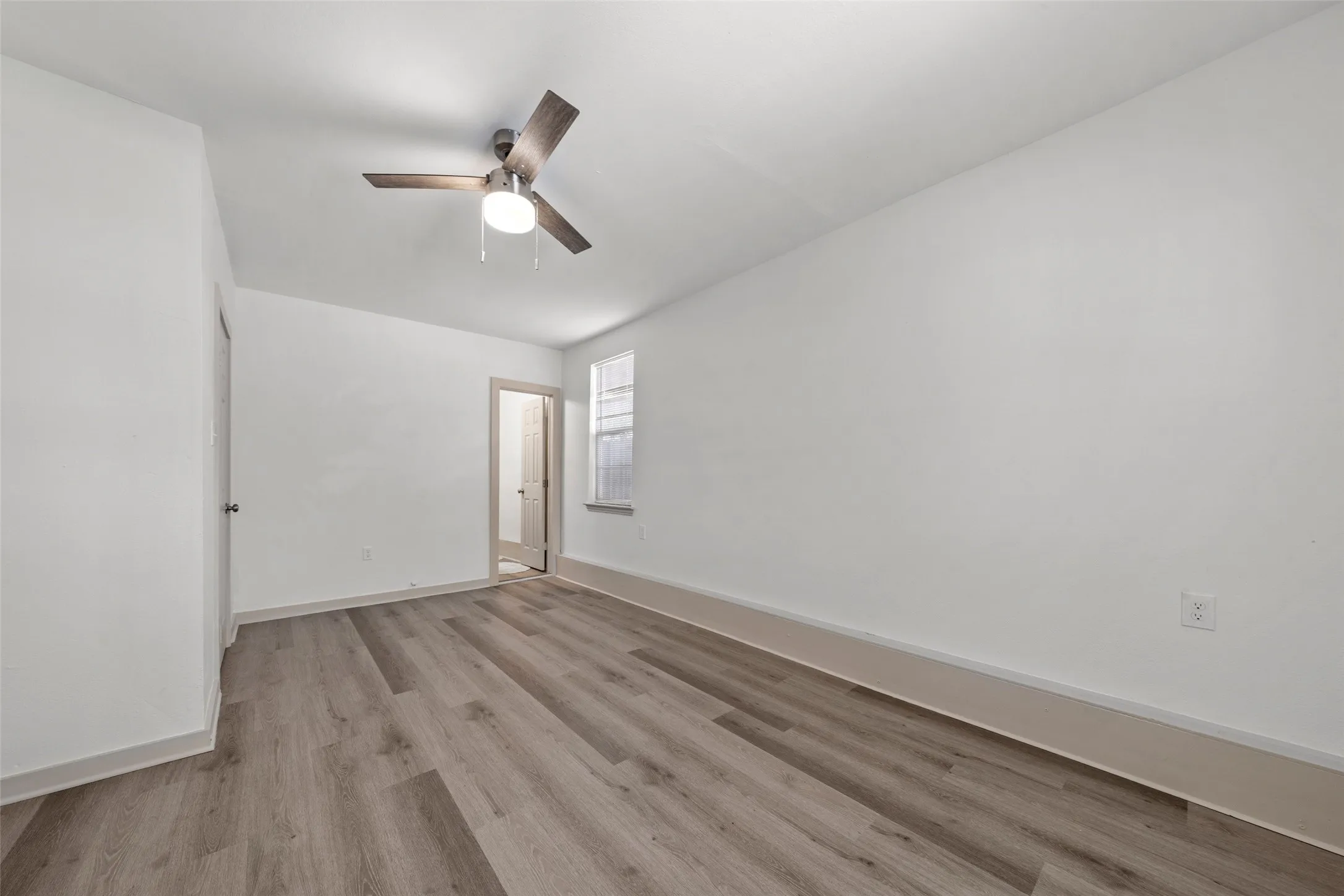 Single Family Residence For Sale in Mc Lennan County , 3544 Bluebird Street, Waco, Texas 76705, 4 Bedroom, 2 Bathroom, Garage spaces, 1,438 Sqft, built in 1956, mls#21355675, Real Estate Agent in Waco, Homes For Sale in Mc Lennan county, Homes For Sale in Waco, Realtor in Waco Texas, Real Estate Brokerage Independent Realty Texas, Luminita Cordes Realtor