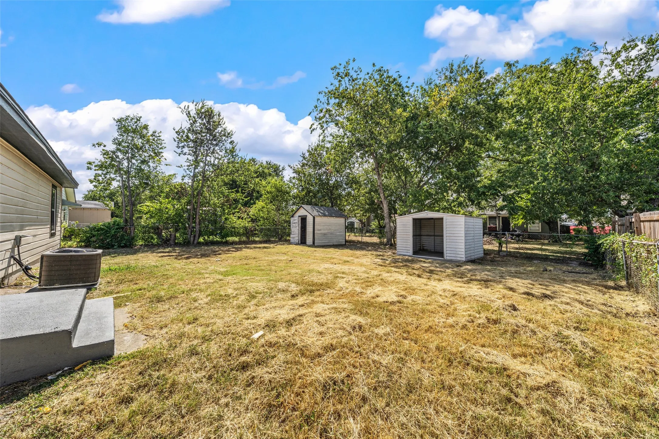 Single Family Residence For Sale in Mc Lennan County , 3544 Bluebird Street, Waco, Texas 76705, 4 Bedroom, 2 Bathroom, Garage spaces, 1,438 Sqft, built in 1956, mls#21355675, Real Estate Agent in Waco, Homes For Sale in Mc Lennan county, Homes For Sale in Waco, Realtor in Waco Texas, Real Estate Brokerage Independent Realty Texas, Luminita Cordes Realtor