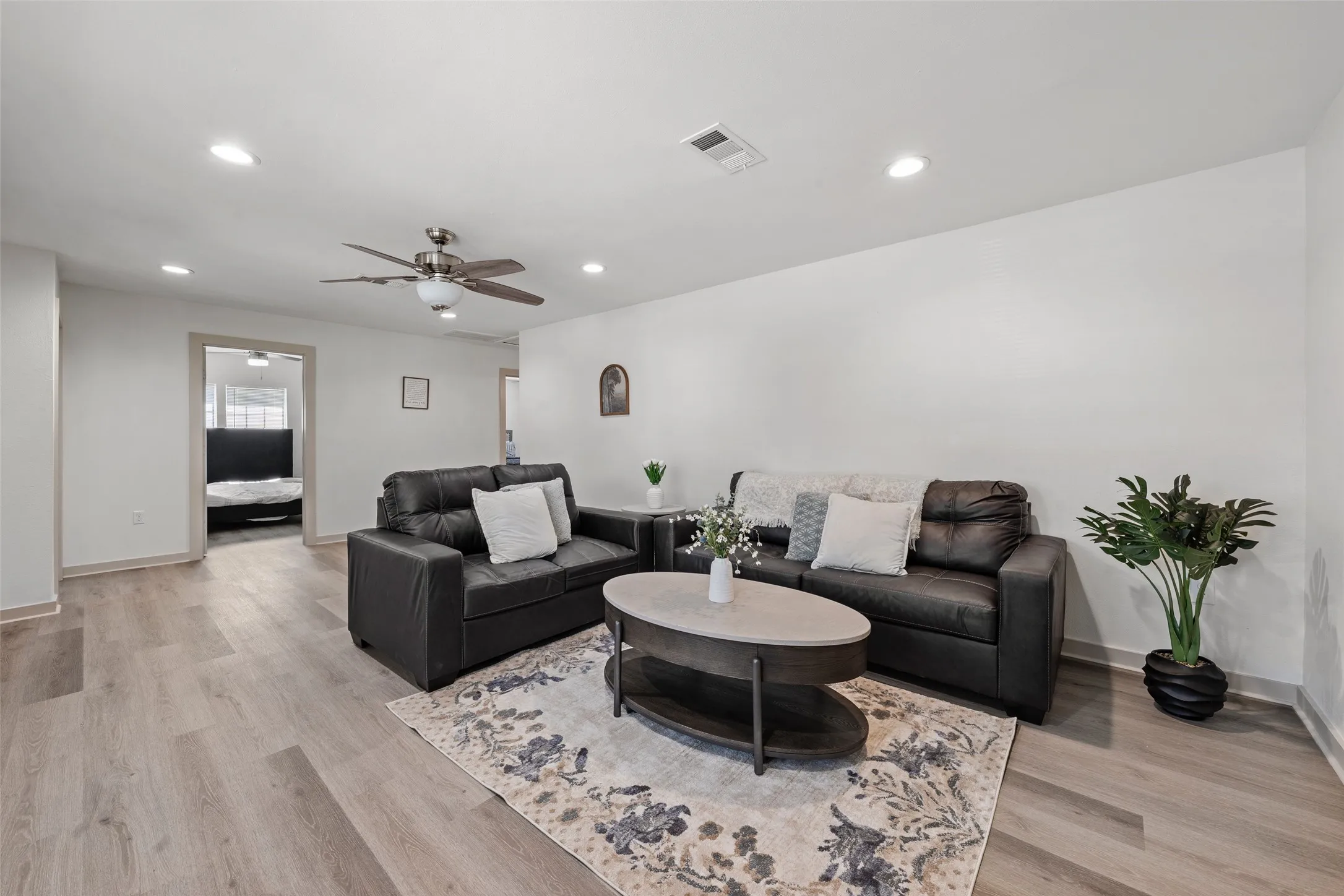 Single Family Residence For Sale in Mc Lennan County , 3544 Bluebird Street, Waco, Texas 76705, 4 Bedroom, 2 Bathroom, Garage spaces, 1,438 Sqft, built in 1956, mls#21355675, Real Estate Agent in Waco, Homes For Sale in Mc Lennan county, Homes For Sale in Waco, Realtor in Waco Texas, Real Estate Brokerage Independent Realty Texas, Luminita Cordes Realtor