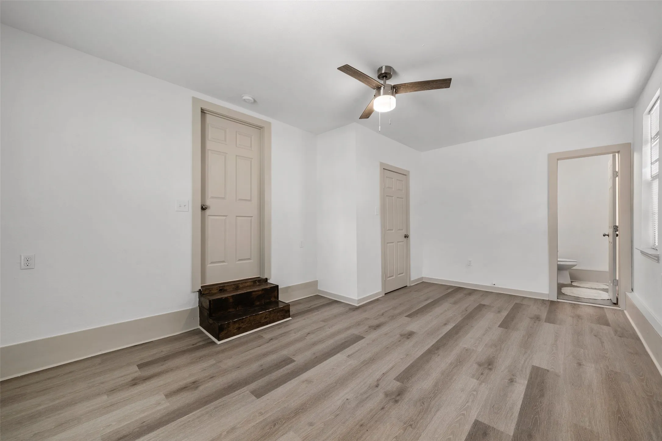 Single Family Residence For Sale in Mc Lennan County , 3544 Bluebird Street, Waco, Texas 76705, 4 Bedroom, 2 Bathroom, Garage spaces, 1,438 Sqft, built in 1956, mls#21355675, Real Estate Agent in Waco, Homes For Sale in Mc Lennan county, Homes For Sale in Waco, Realtor in Waco Texas, Real Estate Brokerage Independent Realty Texas, Luminita Cordes Realtor