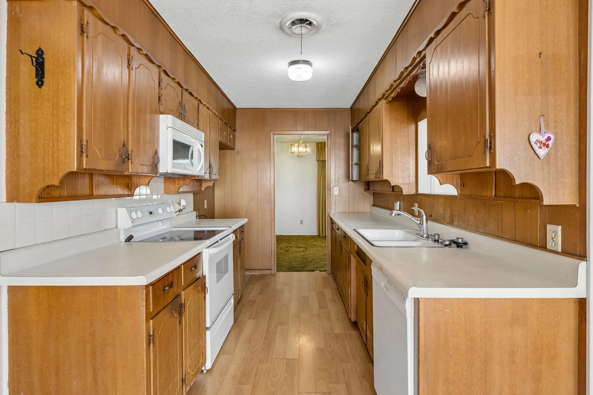 Single Family Residence For Sale in Tarrant County , 7154 Yolanda Drive, Fort Worth, Texas 76112, 3 Bedroom, 2 Bathroom, 2 Garage spaces, 1,769 Sqft, built in 1965, mls#21350707, Real Estate Agent in Fort Worth, Homes For Sale in Tarrant county, Homes For Sale in Fort Worth, Realtor in Fort Worth Texas, Real Estate Brokerage Independent Realty Texas, Luminita Cordes Realtor