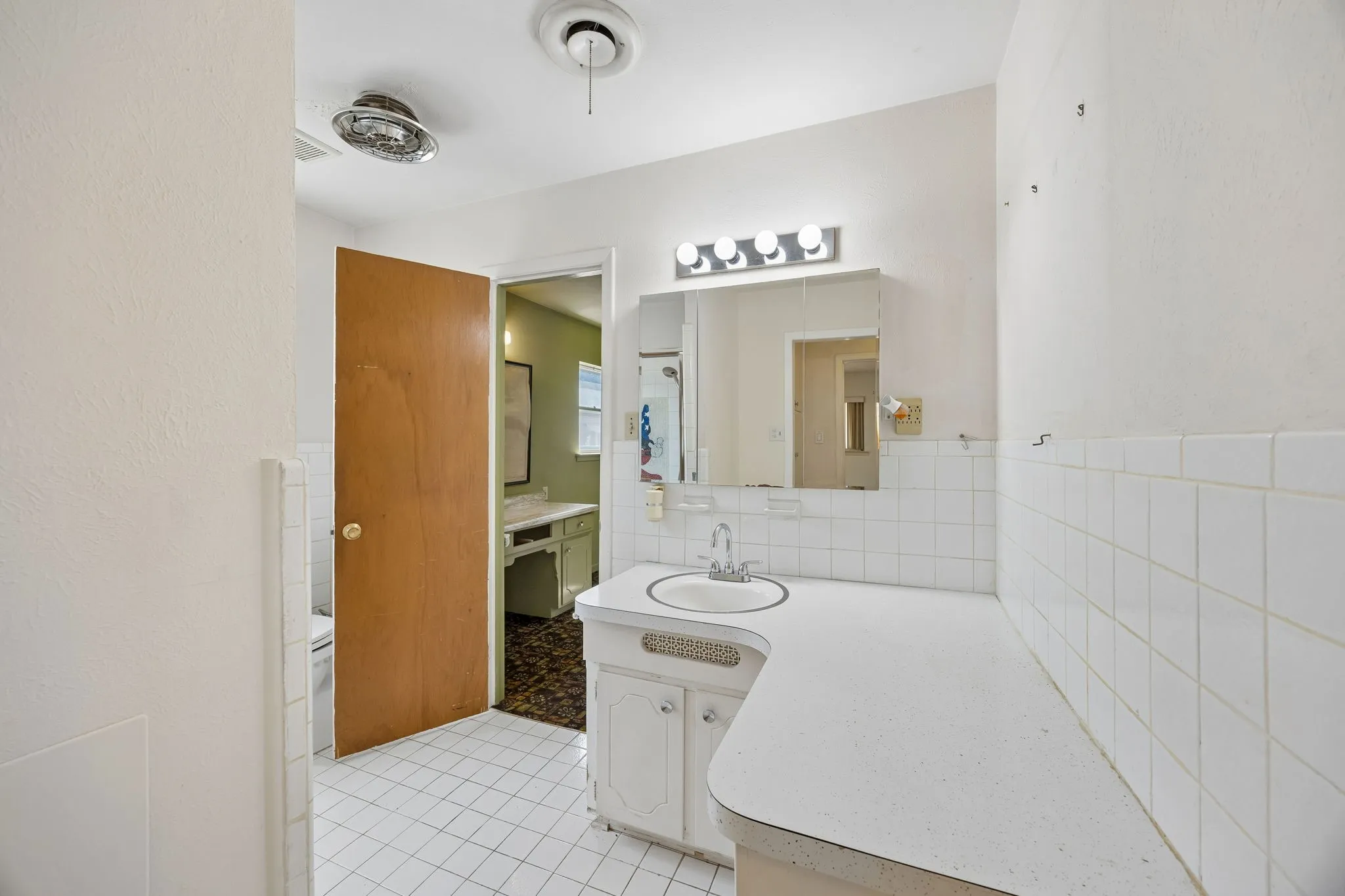 Single Family Residence For Sale in Tarrant County , 7154 Yolanda Drive, Fort Worth, Texas 76112, 3 Bedroom, 2 Bathroom, 2 Garage spaces, 1,769 Sqft, built in 1965, mls#21350707, Real Estate Agent in Fort Worth, Homes For Sale in Tarrant county, Homes For Sale in Fort Worth, Realtor in Fort Worth Texas, Real Estate Brokerage Independent Realty Texas, Luminita Cordes Realtor