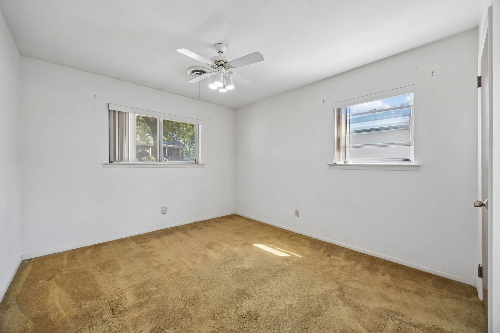 Single Family Residence For Sale in Tarrant County , 7154 Yolanda Drive, Fort Worth, Texas 76112, 3 Bedroom, 2 Bathroom, 2 Garage spaces, 1,769 Sqft, built in 1965, mls#21350707, Real Estate Agent in Fort Worth, Homes For Sale in Tarrant county, Homes For Sale in Fort Worth, Realtor in Fort Worth Texas, Real Estate Brokerage Independent Realty Texas, Luminita Cordes Realtor