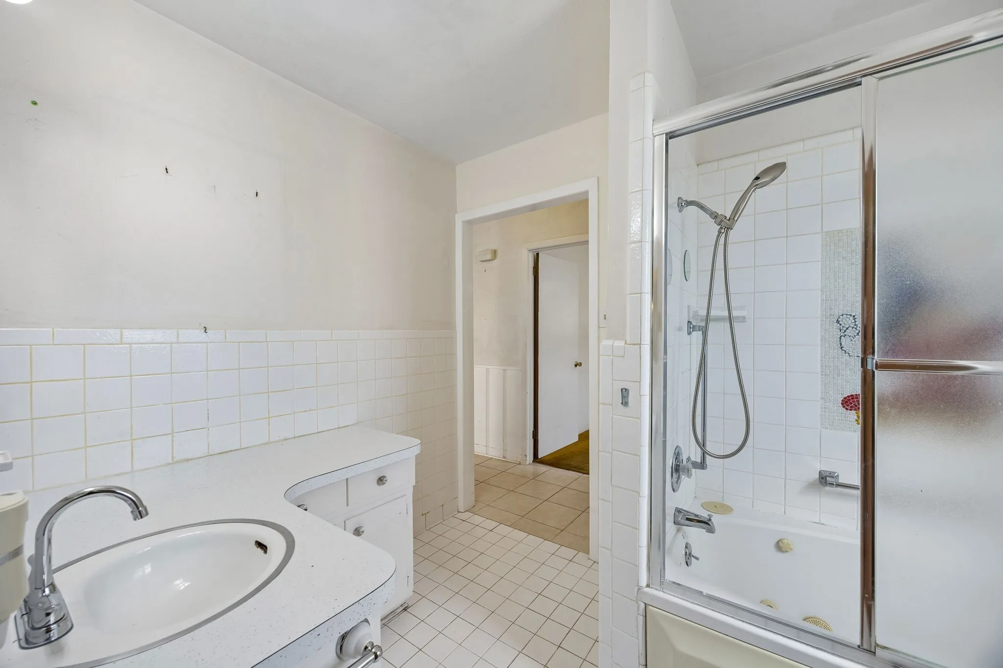 Single Family Residence For Sale in Tarrant County , 7154 Yolanda Drive, Fort Worth, Texas 76112, 3 Bedroom, 2 Bathroom, 2 Garage spaces, 1,769 Sqft, built in 1965, mls#21350707, Real Estate Agent in Fort Worth, Homes For Sale in Tarrant county, Homes For Sale in Fort Worth, Realtor in Fort Worth Texas, Real Estate Brokerage Independent Realty Texas, Luminita Cordes Realtor