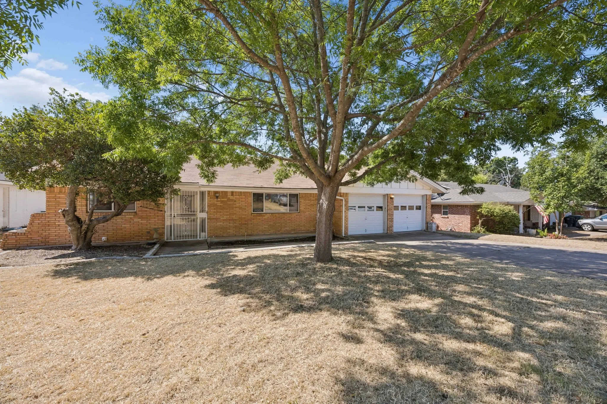Single Family Residence For Sale in Tarrant County , 7154 Yolanda Drive, Fort Worth, Texas 76112, 3 Bedroom, 2 Bathroom, 2 Garage spaces, 1,769 Sqft, built in 1965, mls#21350707, Real Estate Agent in Fort Worth, Homes For Sale in Tarrant county, Homes For Sale in Fort Worth, Realtor in Fort Worth Texas, Real Estate Brokerage Independent Realty Texas, Luminita Cordes Realtor