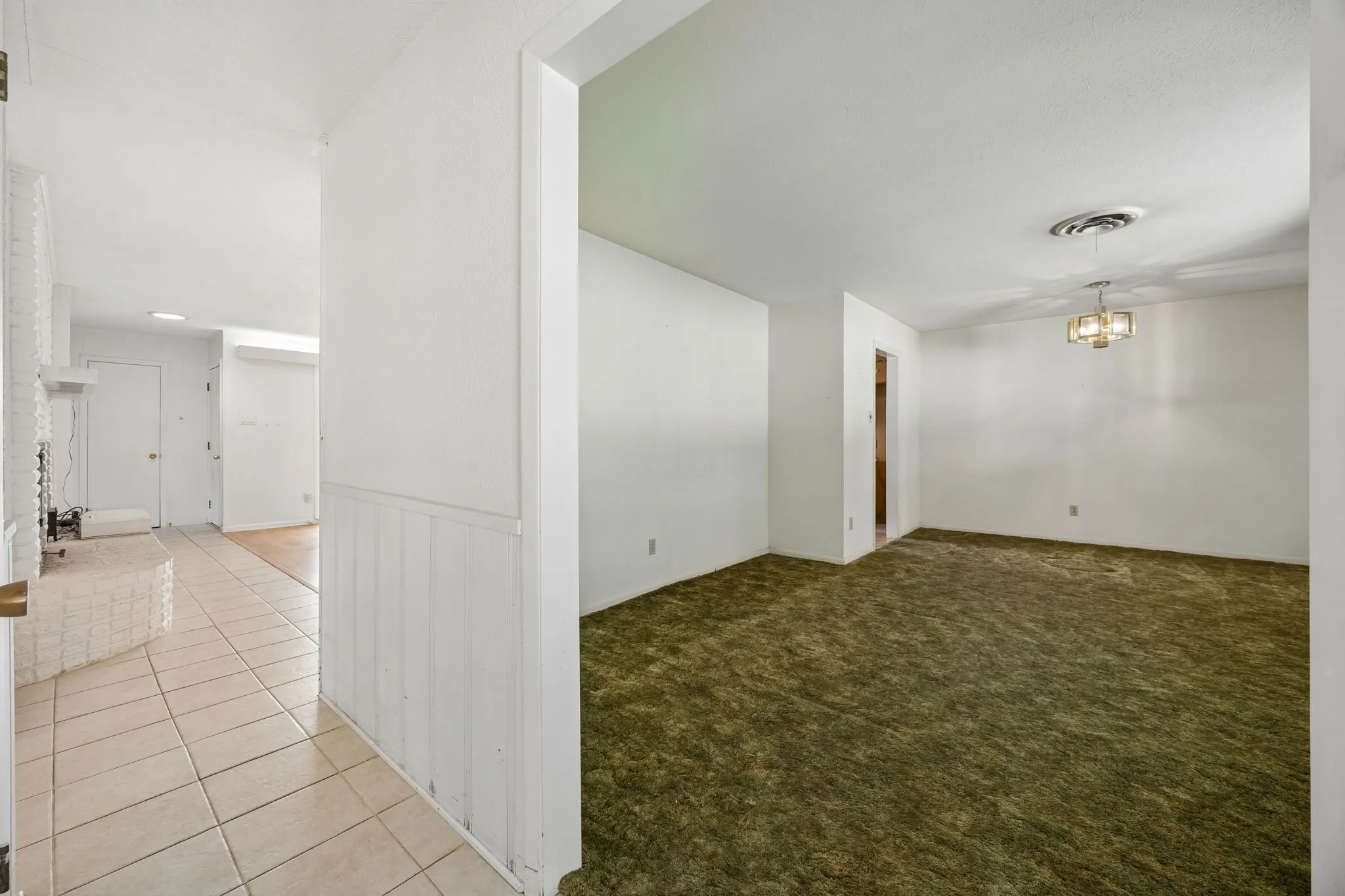 Single Family Residence For Sale in Tarrant County , 7154 Yolanda Drive, Fort Worth, Texas 76112, 3 Bedroom, 2 Bathroom, 2 Garage spaces, 1,769 Sqft, built in 1965, mls#21350707, Real Estate Agent in Fort Worth, Homes For Sale in Tarrant county, Homes For Sale in Fort Worth, Realtor in Fort Worth Texas, Real Estate Brokerage Independent Realty Texas, Luminita Cordes Realtor