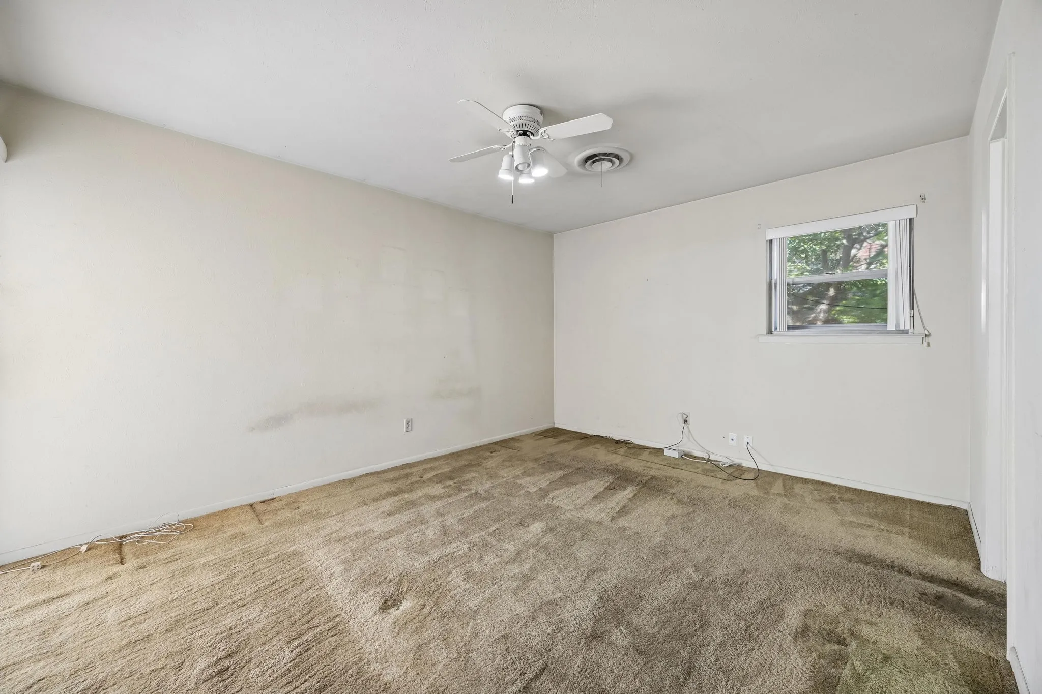Single Family Residence For Sale in Tarrant County , 7154 Yolanda Drive, Fort Worth, Texas 76112, 3 Bedroom, 2 Bathroom, 2 Garage spaces, 1,769 Sqft, built in 1965, mls#21350707, Real Estate Agent in Fort Worth, Homes For Sale in Tarrant county, Homes For Sale in Fort Worth, Realtor in Fort Worth Texas, Real Estate Brokerage Independent Realty Texas, Luminita Cordes Realtor