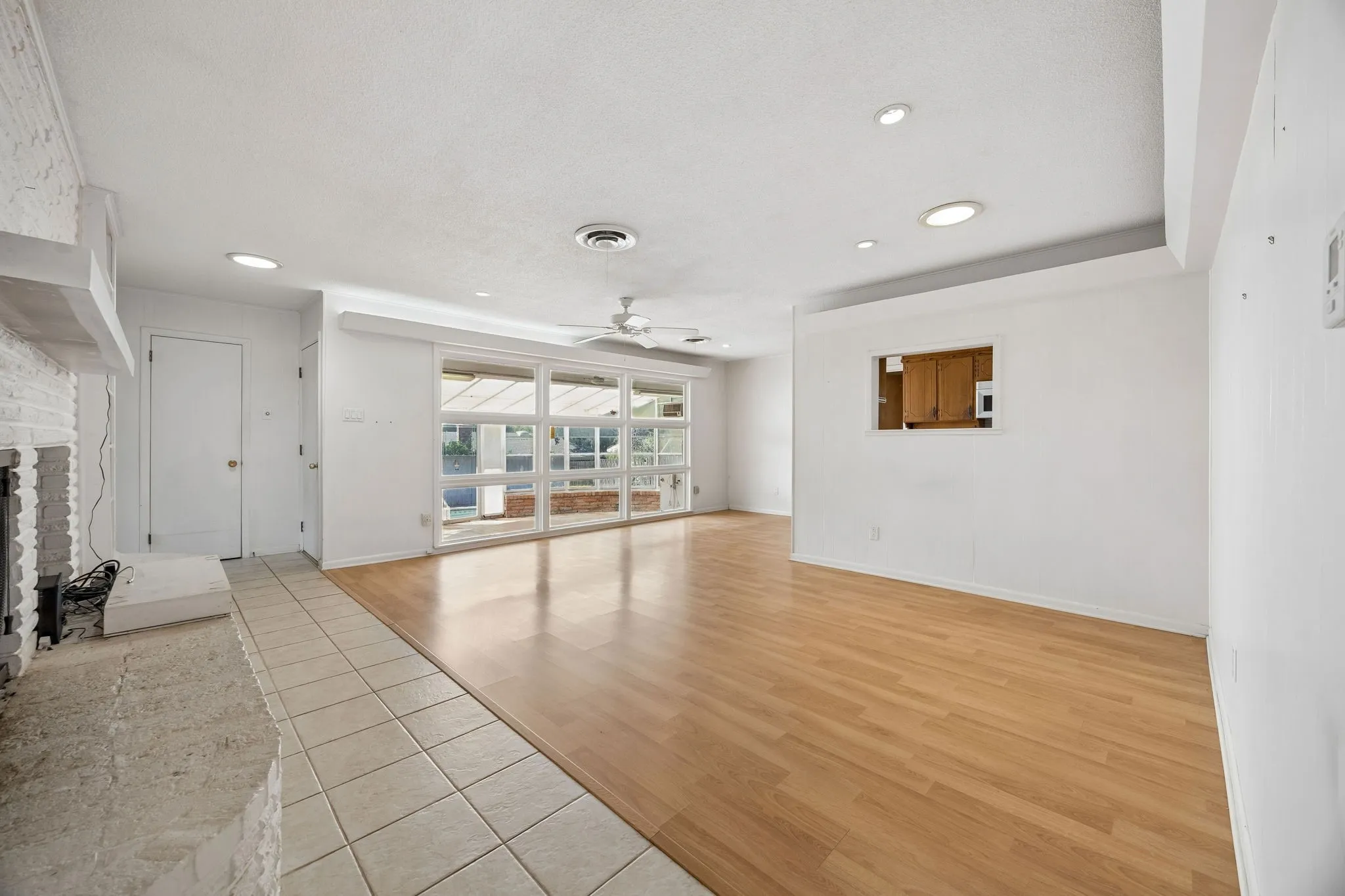 Single Family Residence For Sale in Tarrant County , 7154 Yolanda Drive, Fort Worth, Texas 76112, 3 Bedroom, 2 Bathroom, 2 Garage spaces, 1,769 Sqft, built in 1965, mls#21350707, Real Estate Agent in Fort Worth, Homes For Sale in Tarrant county, Homes For Sale in Fort Worth, Realtor in Fort Worth Texas, Real Estate Brokerage Independent Realty Texas, Luminita Cordes Realtor