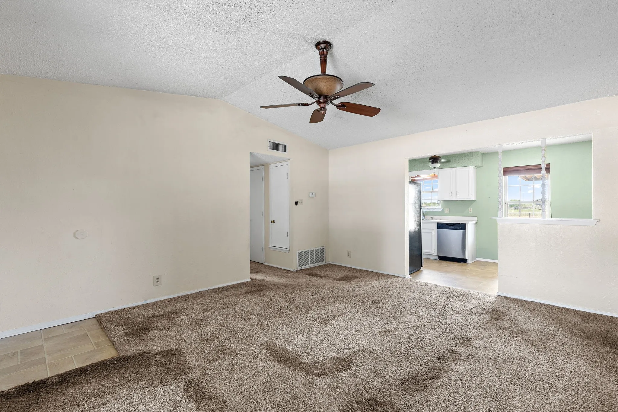 Single Family Residence For Sale in Wichita County , 5 Village Glen, Wichita Falls, Texas 76302, 3 Bedroom, 2 Bathroom, 1 Garage spaces, 1,026 Sqft, built in 1980, mls#21355846, Real Estate Agent in Wichita Falls, Homes For Sale in Wichita county, Homes For Sale in Wichita Falls, Realtor in Wichita Falls Texas, Real Estate Brokerage Independent Realty Texas, Luminita Cordes Realtor