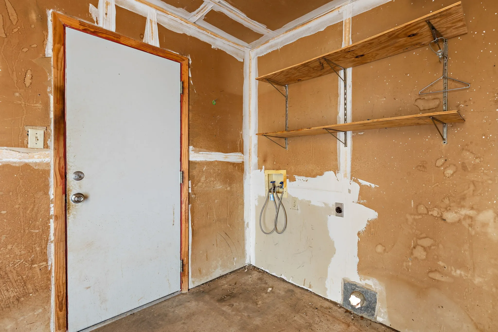 Single Family Residence For Sale in Wichita County , 5 Village Glen, Wichita Falls, Texas 76302, 3 Bedroom, 2 Bathroom, 1 Garage spaces, 1,026 Sqft, built in 1980, mls#21355846, Real Estate Agent in Wichita Falls, Homes For Sale in Wichita county, Homes For Sale in Wichita Falls, Realtor in Wichita Falls Texas, Real Estate Brokerage Independent Realty Texas, Luminita Cordes Realtor