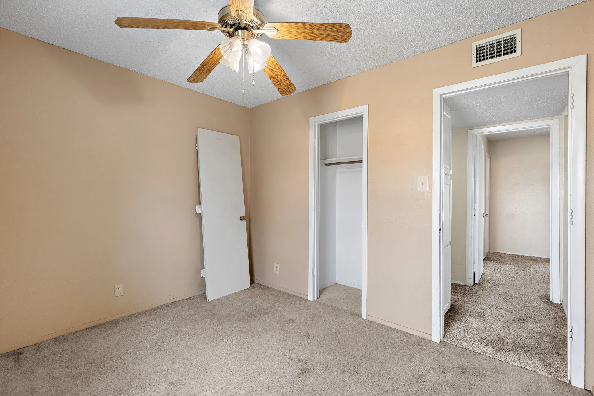Single Family Residence For Sale in Wichita County , 5 Village Glen, Wichita Falls, Texas 76302, 3 Bedroom, 2 Bathroom, 1 Garage spaces, 1,026 Sqft, built in 1980, mls#21355846, Real Estate Agent in Wichita Falls, Homes For Sale in Wichita county, Homes For Sale in Wichita Falls, Realtor in Wichita Falls Texas, Real Estate Brokerage Independent Realty Texas, Luminita Cordes Realtor
