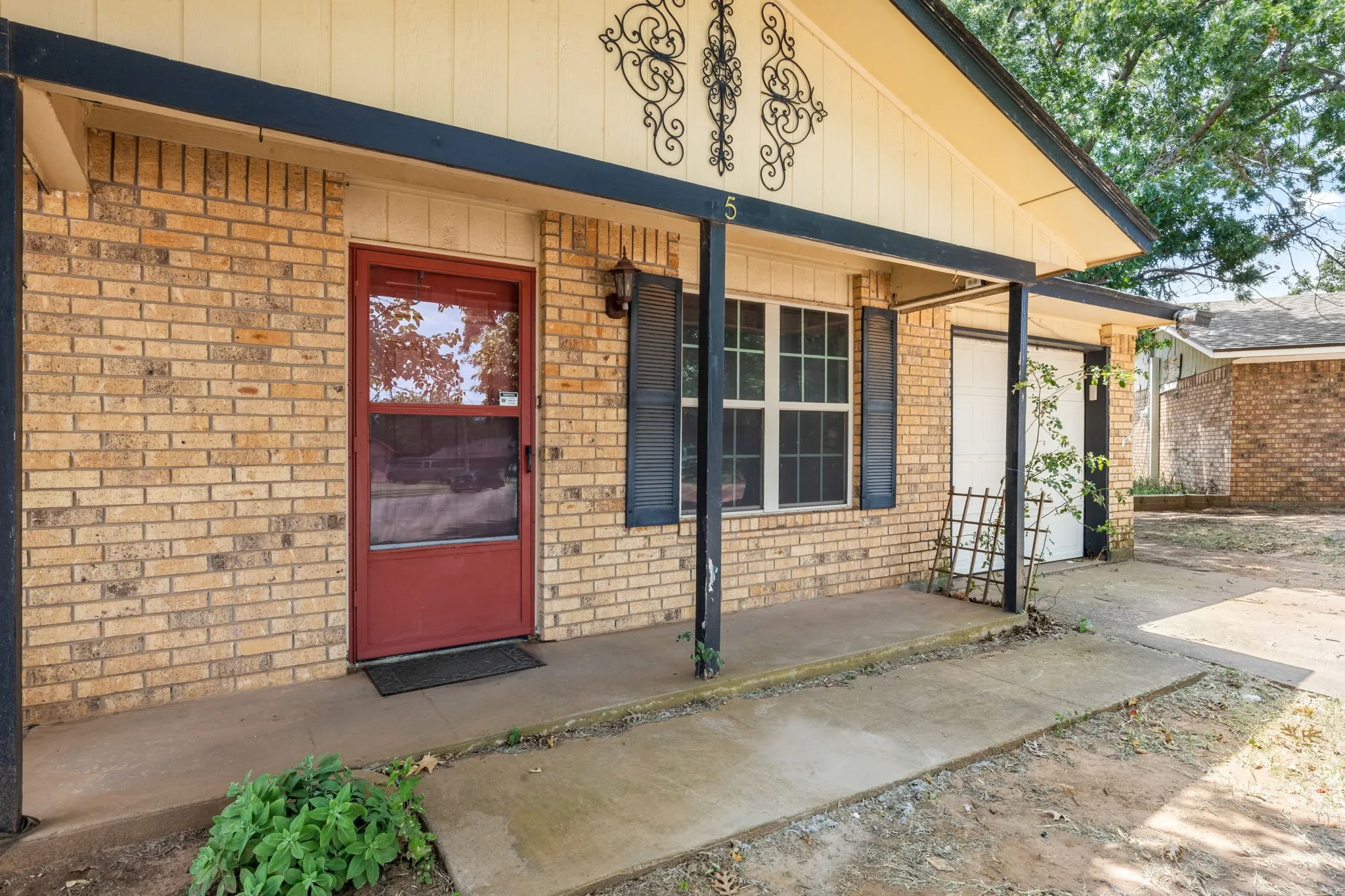 Single Family Residence For Sale in Wichita County , 5 Village Glen, Wichita Falls, Texas 76302, 3 Bedroom, 2 Bathroom, 1 Garage spaces, 1,026 Sqft, built in 1980, mls#21355846, Real Estate Agent in Wichita Falls, Homes For Sale in Wichita county, Homes For Sale in Wichita Falls, Realtor in Wichita Falls Texas, Real Estate Brokerage Independent Realty Texas, Luminita Cordes Realtor
