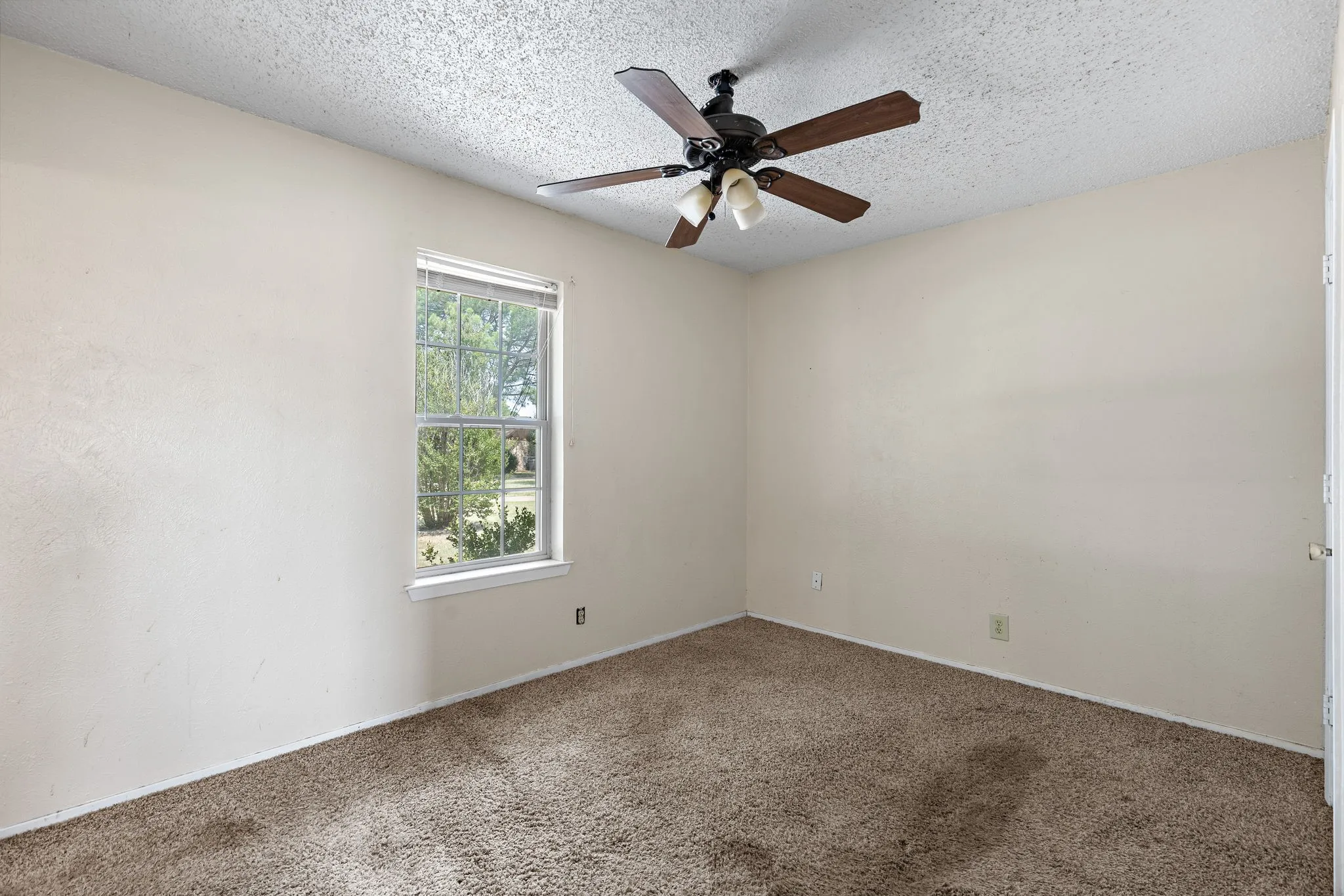 Single Family Residence For Sale in Wichita County , 5 Village Glen, Wichita Falls, Texas 76302, 3 Bedroom, 2 Bathroom, 1 Garage spaces, 1,026 Sqft, built in 1980, mls#21355846, Real Estate Agent in Wichita Falls, Homes For Sale in Wichita county, Homes For Sale in Wichita Falls, Realtor in Wichita Falls Texas, Real Estate Brokerage Independent Realty Texas, Luminita Cordes Realtor