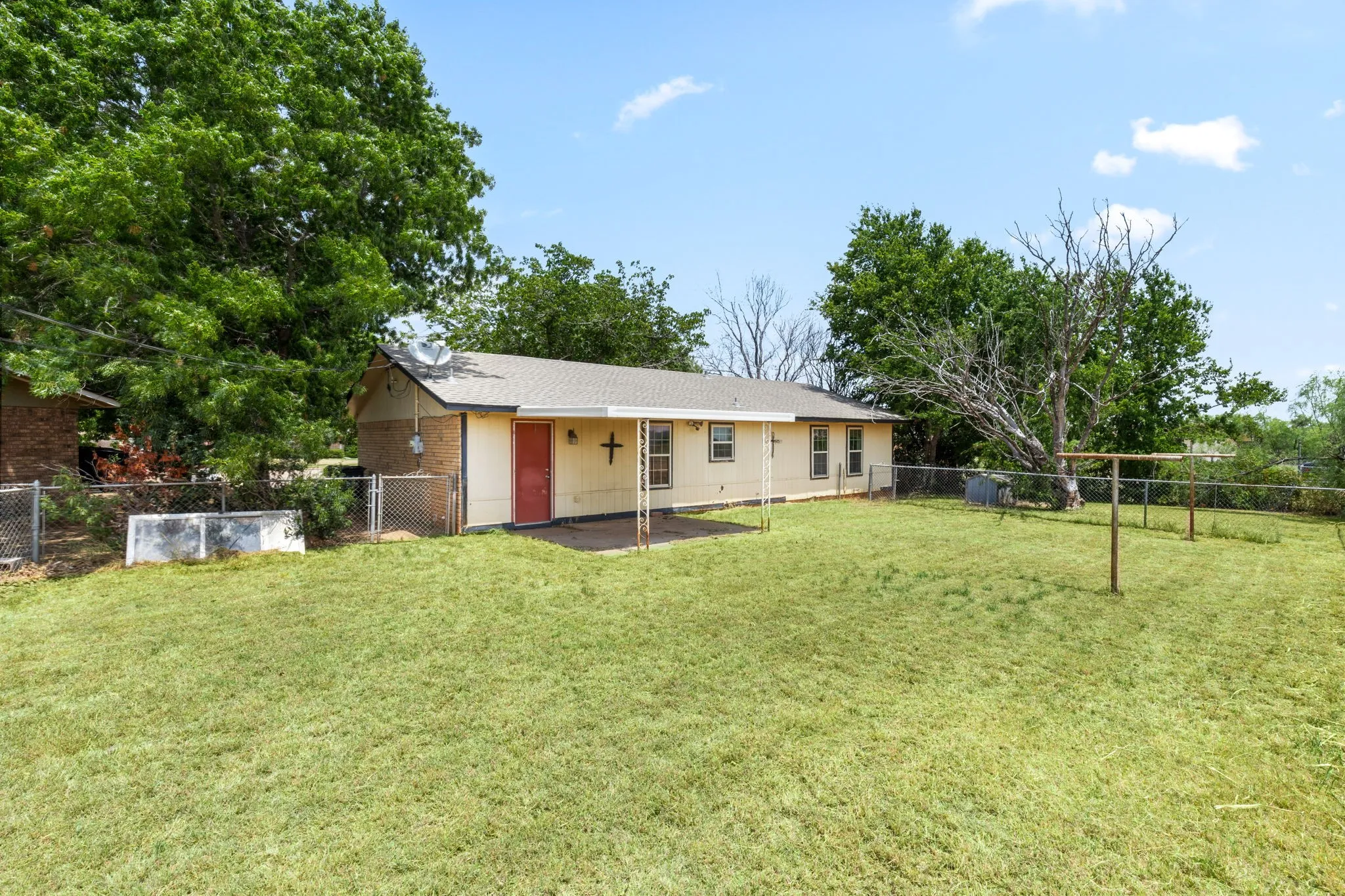 Single Family Residence For Sale in Wichita County , 5 Village Glen, Wichita Falls, Texas 76302, 3 Bedroom, 2 Bathroom, 1 Garage spaces, 1,026 Sqft, built in 1980, mls#21355846, Real Estate Agent in Wichita Falls, Homes For Sale in Wichita county, Homes For Sale in Wichita Falls, Realtor in Wichita Falls Texas, Real Estate Brokerage Independent Realty Texas, Luminita Cordes Realtor