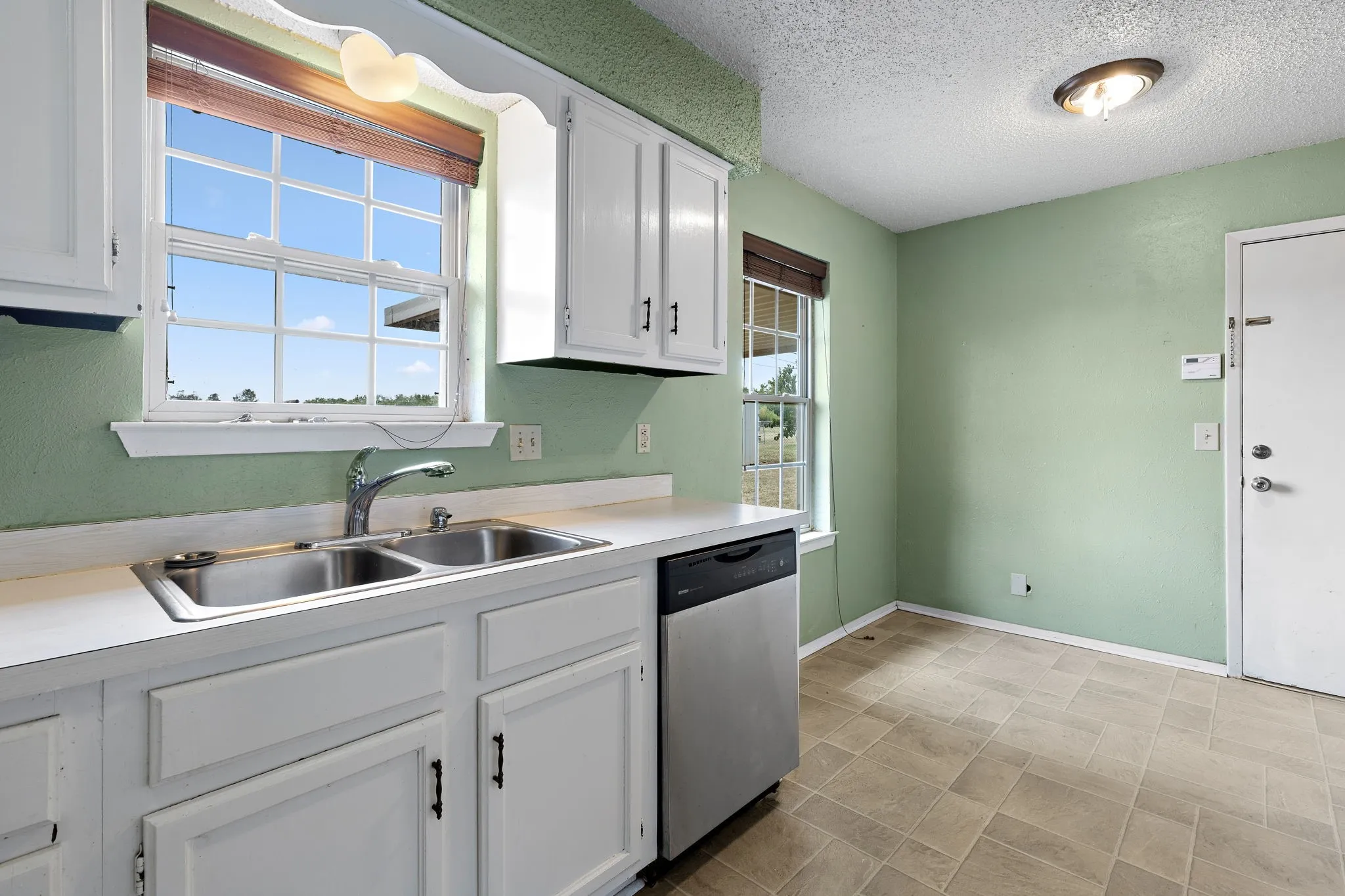 Single Family Residence For Sale in Wichita County , 5 Village Glen, Wichita Falls, Texas 76302, 3 Bedroom, 2 Bathroom, 1 Garage spaces, 1,026 Sqft, built in 1980, mls#21355846, Real Estate Agent in Wichita Falls, Homes For Sale in Wichita county, Homes For Sale in Wichita Falls, Realtor in Wichita Falls Texas, Real Estate Brokerage Independent Realty Texas, Luminita Cordes Realtor