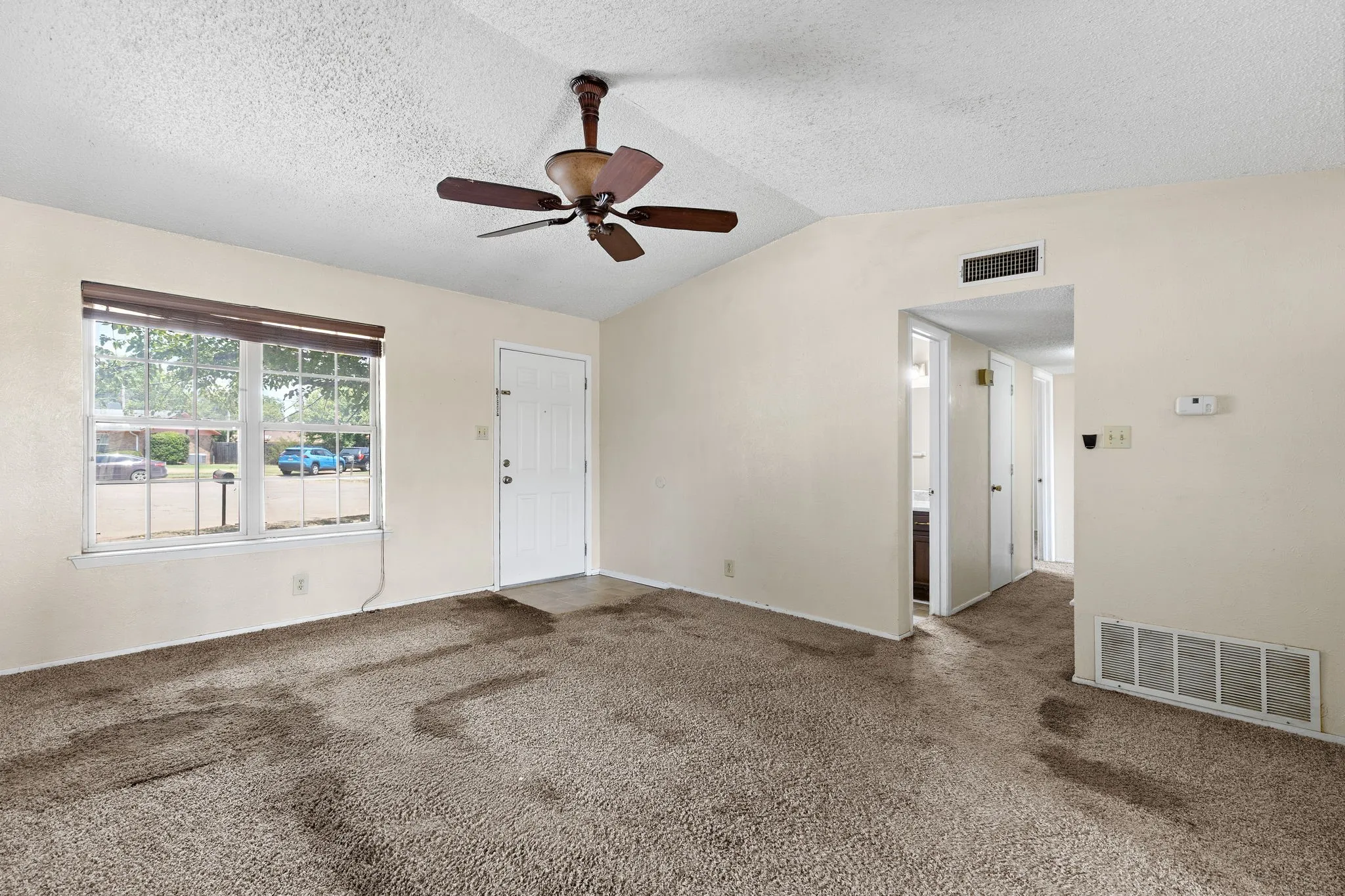 Single Family Residence For Sale in Wichita County , 5 Village Glen, Wichita Falls, Texas 76302, 3 Bedroom, 2 Bathroom, 1 Garage spaces, 1,026 Sqft, built in 1980, mls#21355846, Real Estate Agent in Wichita Falls, Homes For Sale in Wichita county, Homes For Sale in Wichita Falls, Realtor in Wichita Falls Texas, Real Estate Brokerage Independent Realty Texas, Luminita Cordes Realtor