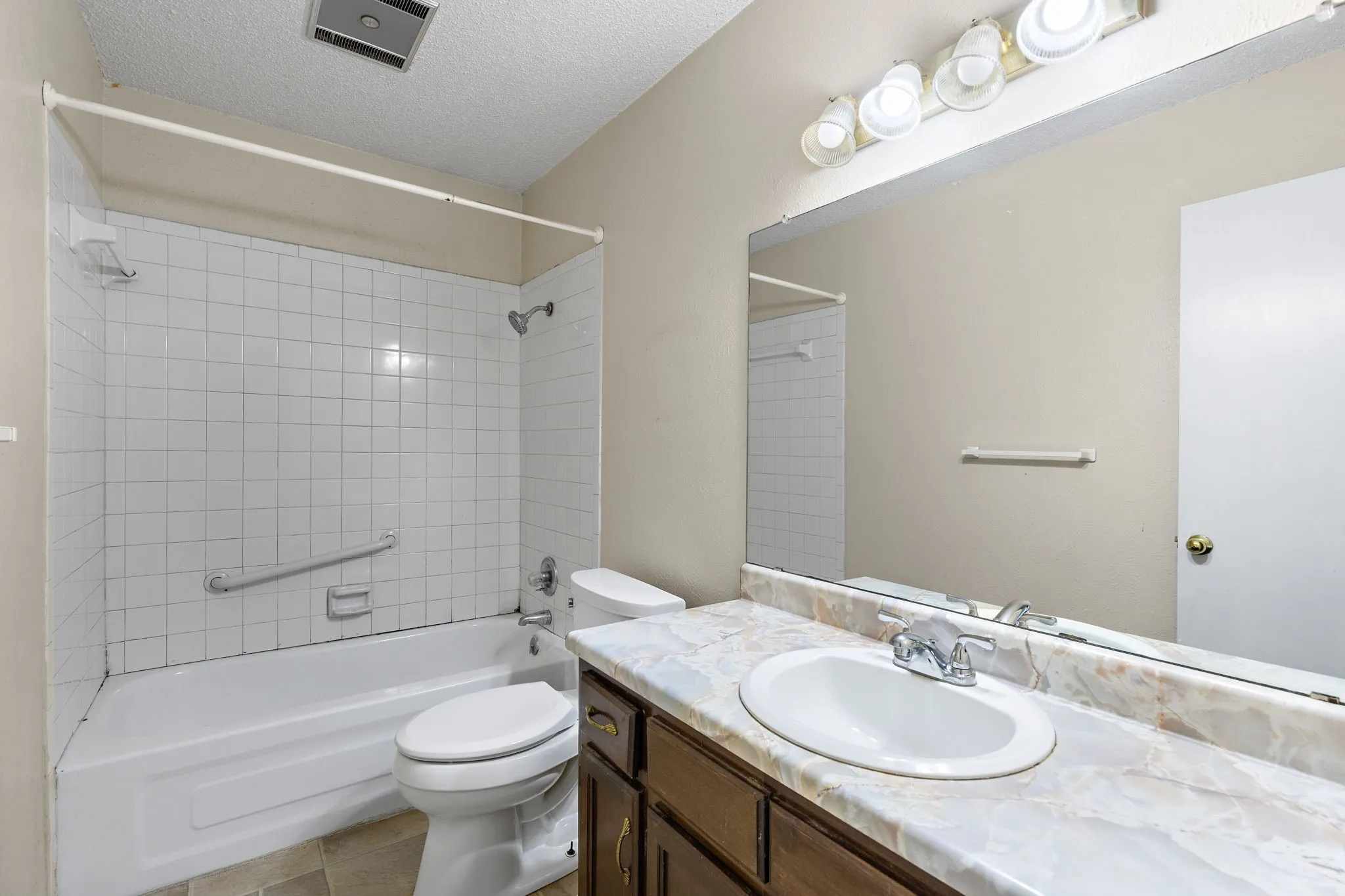 Single Family Residence For Sale in Wichita County , 5 Village Glen, Wichita Falls, Texas 76302, 3 Bedroom, 2 Bathroom, 1 Garage spaces, 1,026 Sqft, built in 1980, mls#21355846, Real Estate Agent in Wichita Falls, Homes For Sale in Wichita county, Homes For Sale in Wichita Falls, Realtor in Wichita Falls Texas, Real Estate Brokerage Independent Realty Texas, Luminita Cordes Realtor
