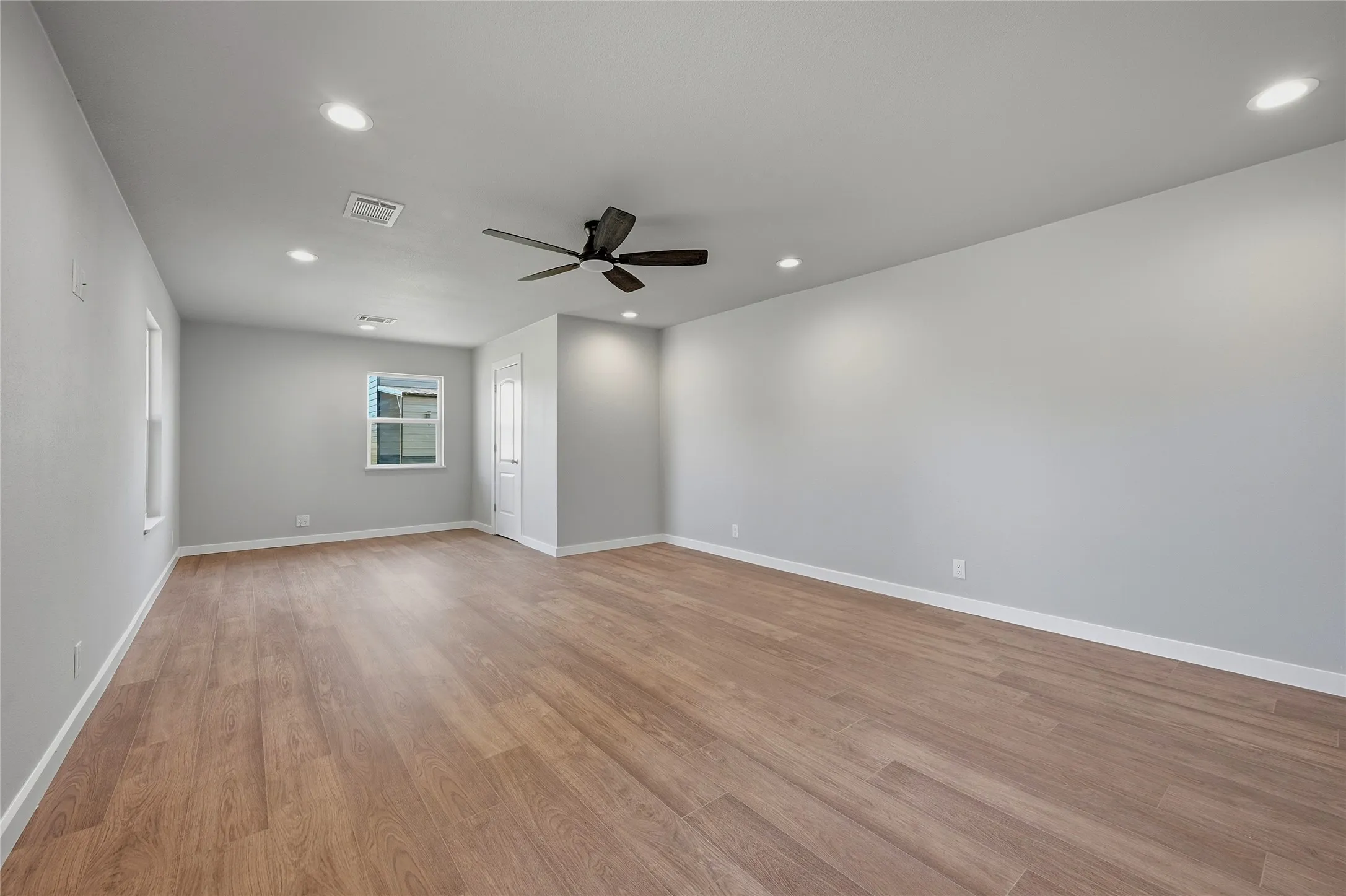 Single Family Residence For Sale in Grayson County , 16082 US Highway 377, Whitesboro, Texas 76273, 3 Bedroom, 2 Bathroom, 2 Garage spaces, 2,132 Sqft, built in 1985, mls#21352140, Real Estate Agent in Whitesboro, Homes For Sale in Grayson county, Homes For Sale in Whitesboro, Realtor in Whitesboro Texas, Real Estate Brokerage Independent Realty Texas, Luminita Cordes Realtor
