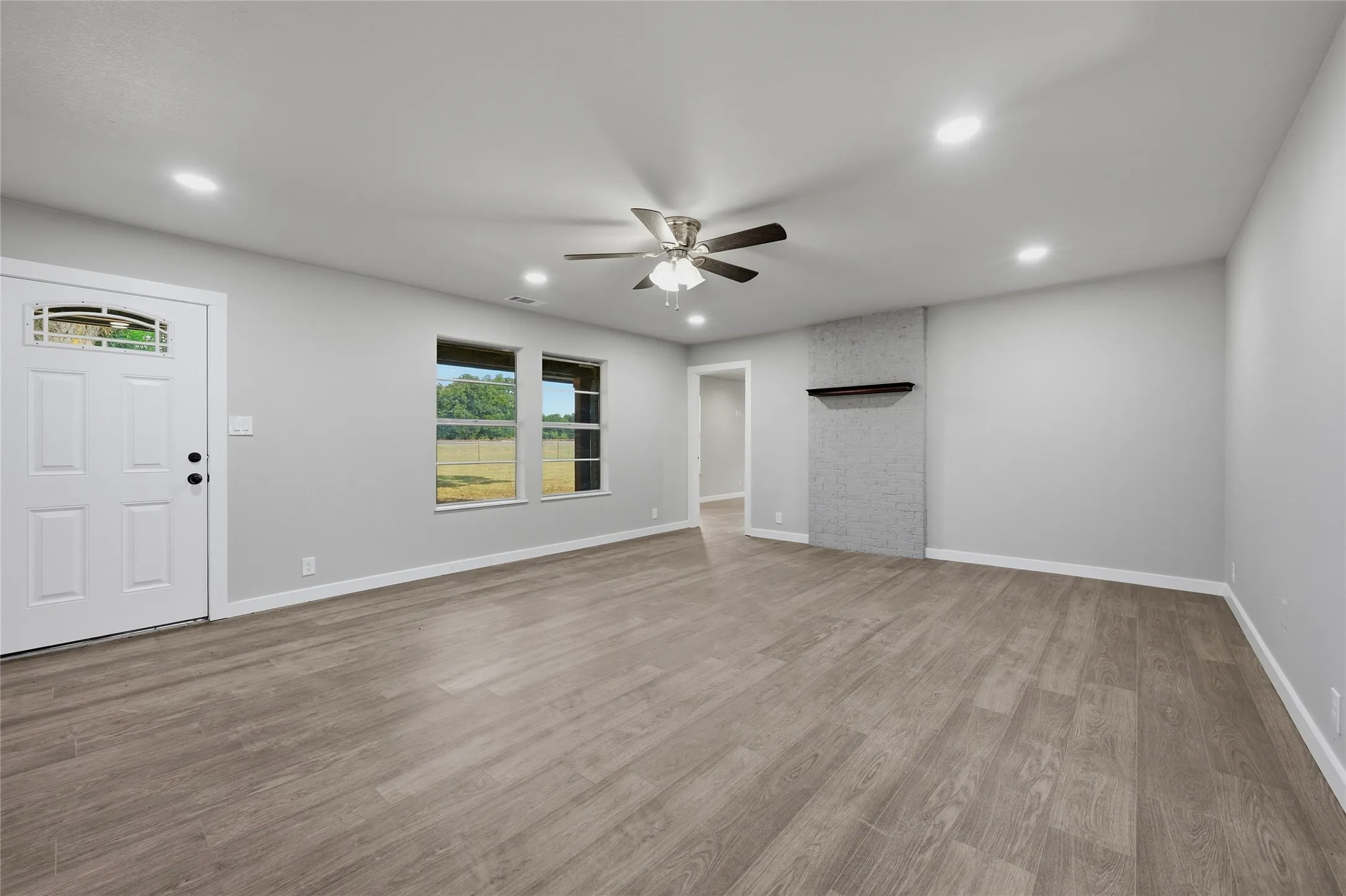 Single Family Residence For Sale in Grayson County , 16082 US Highway 377, Whitesboro, Texas 76273, 3 Bedroom, 2 Bathroom, 2 Garage spaces, 2,132 Sqft, built in 1985, mls#21352140, Real Estate Agent in Whitesboro, Homes For Sale in Grayson county, Homes For Sale in Whitesboro, Realtor in Whitesboro Texas, Real Estate Brokerage Independent Realty Texas, Luminita Cordes Realtor