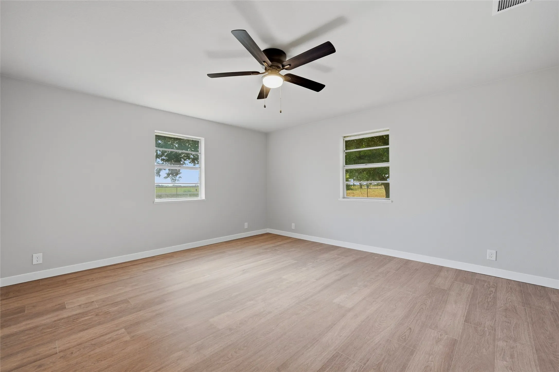 Single Family Residence For Sale in Grayson County , 16082 US Highway 377, Whitesboro, Texas 76273, 3 Bedroom, 2 Bathroom, 2 Garage spaces, 2,132 Sqft, built in 1985, mls#21352140, Real Estate Agent in Whitesboro, Homes For Sale in Grayson county, Homes For Sale in Whitesboro, Realtor in Whitesboro Texas, Real Estate Brokerage Independent Realty Texas, Luminita Cordes Realtor