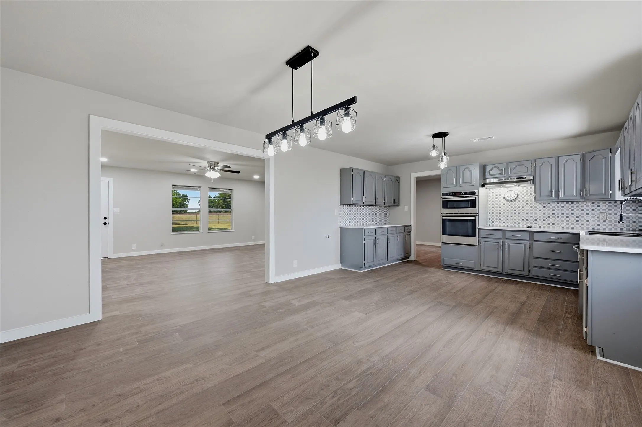 Single Family Residence For Sale in Grayson County , 16082 US Highway 377, Whitesboro, Texas 76273, 3 Bedroom, 2 Bathroom, 2 Garage spaces, 2,132 Sqft, built in 1985, mls#21352140, Real Estate Agent in Whitesboro, Homes For Sale in Grayson county, Homes For Sale in Whitesboro, Realtor in Whitesboro Texas, Real Estate Brokerage Independent Realty Texas, Luminita Cordes Realtor