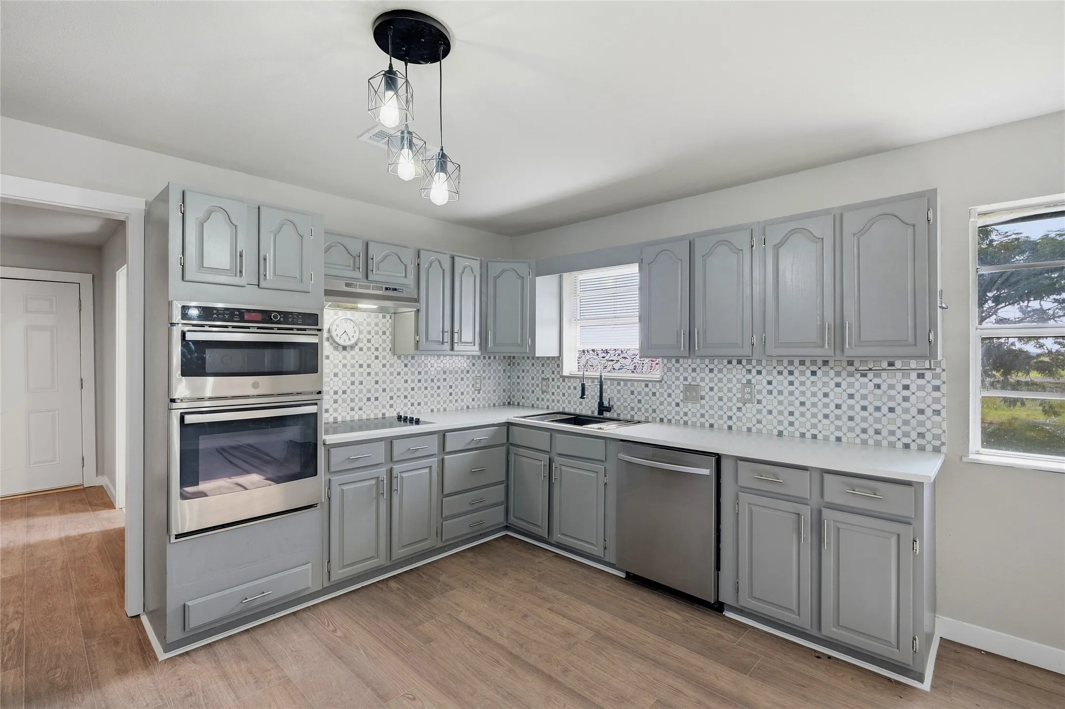 Single Family Residence For Sale in Grayson County , 16082 US Highway 377, Whitesboro, Texas 76273, 3 Bedroom, 2 Bathroom, 2 Garage spaces, 2,132 Sqft, built in 1985, mls#21352140, Real Estate Agent in Whitesboro, Homes For Sale in Grayson county, Homes For Sale in Whitesboro, Realtor in Whitesboro Texas, Real Estate Brokerage Independent Realty Texas, Luminita Cordes Realtor