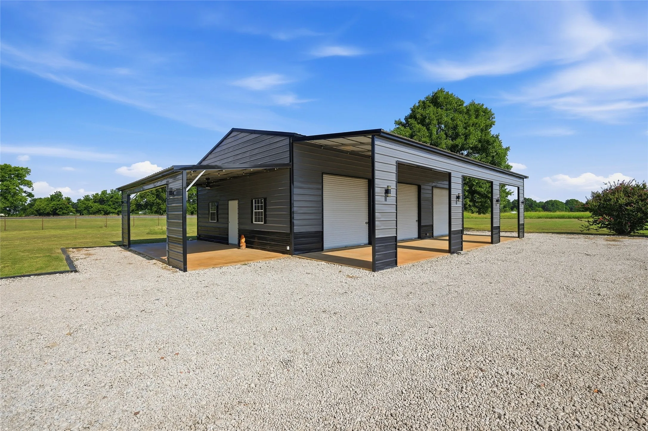 Single Family Residence For Sale in Grayson County , 16082 US Highway 377, Whitesboro, Texas 76273, 3 Bedroom, 2 Bathroom, 2 Garage spaces, 2,132 Sqft, built in 1985, mls#21352140, Real Estate Agent in Whitesboro, Homes For Sale in Grayson county, Homes For Sale in Whitesboro, Realtor in Whitesboro Texas, Real Estate Brokerage Independent Realty Texas, Luminita Cordes Realtor