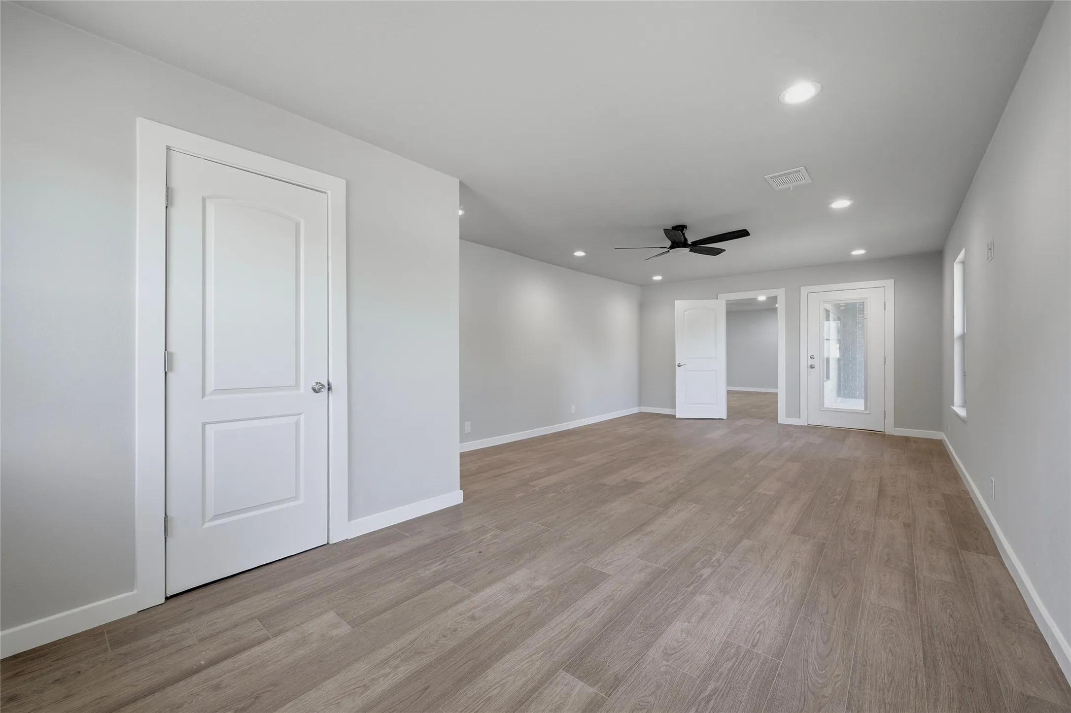 Single Family Residence For Sale in Grayson County , 16082 US Highway 377, Whitesboro, Texas 76273, 3 Bedroom, 2 Bathroom, 2 Garage spaces, 2,132 Sqft, built in 1985, mls#21352140, Real Estate Agent in Whitesboro, Homes For Sale in Grayson county, Homes For Sale in Whitesboro, Realtor in Whitesboro Texas, Real Estate Brokerage Independent Realty Texas, Luminita Cordes Realtor