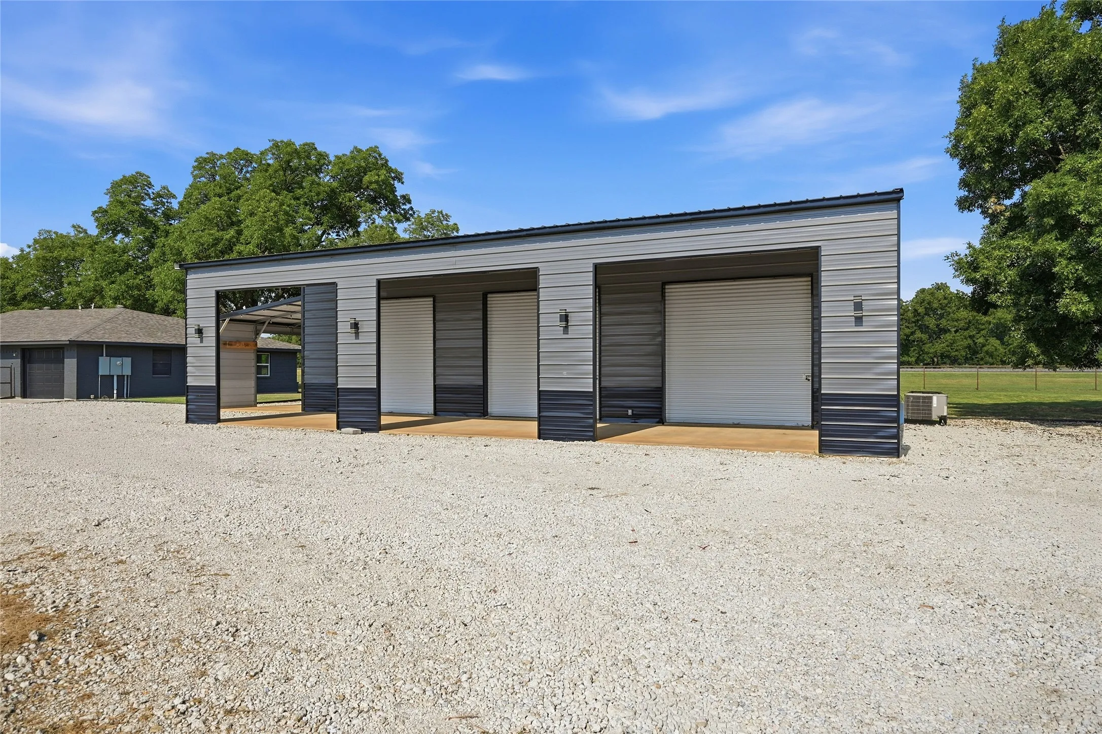 Single Family Residence For Sale in Grayson County , 16082 US Highway 377, Whitesboro, Texas 76273, 3 Bedroom, 2 Bathroom, 2 Garage spaces, 2,132 Sqft, built in 1985, mls#21352140, Real Estate Agent in Whitesboro, Homes For Sale in Grayson county, Homes For Sale in Whitesboro, Realtor in Whitesboro Texas, Real Estate Brokerage Independent Realty Texas, Luminita Cordes Realtor