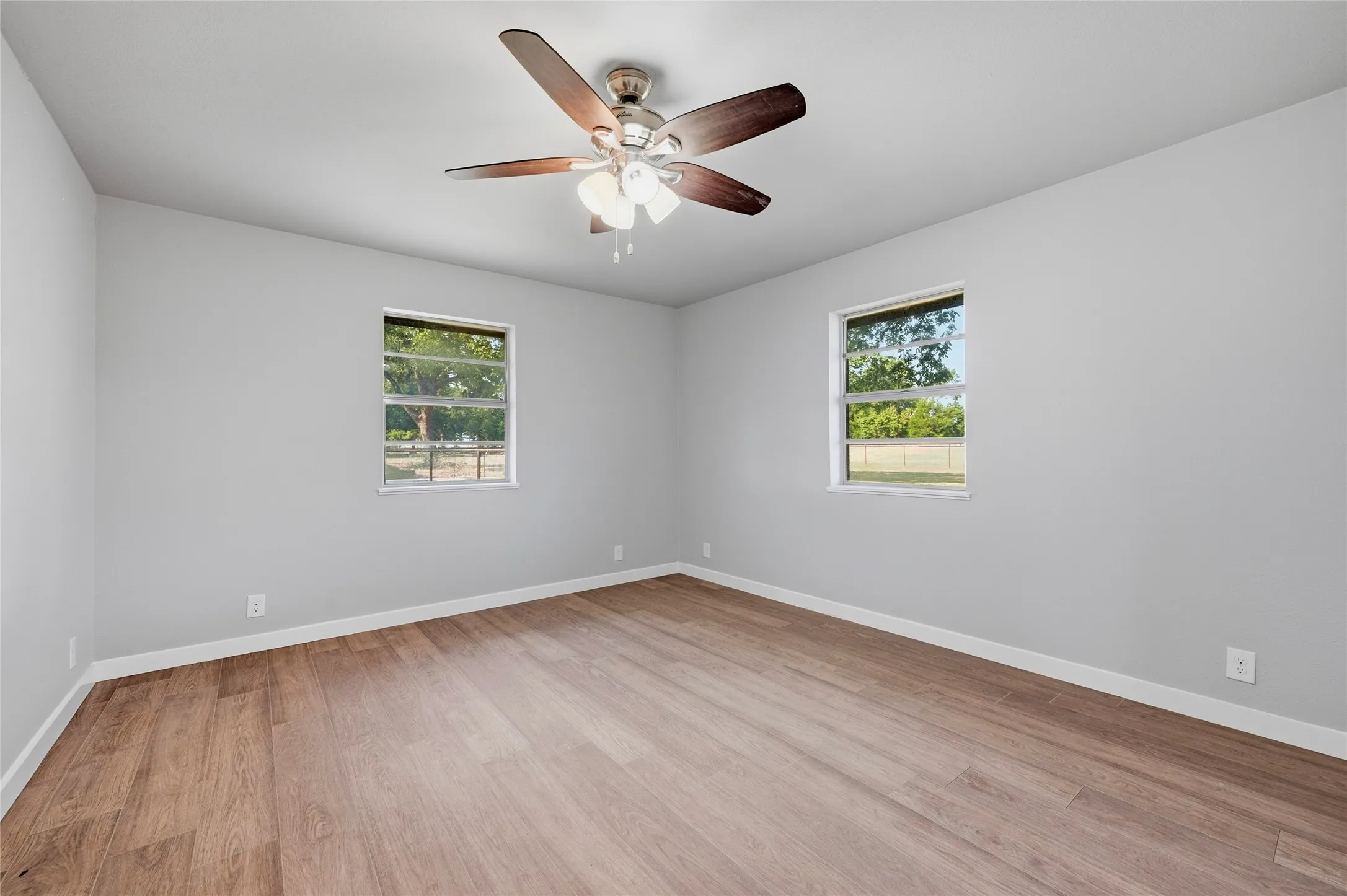 Single Family Residence For Sale in Grayson County , 16082 US Highway 377, Whitesboro, Texas 76273, 3 Bedroom, 2 Bathroom, 2 Garage spaces, 2,132 Sqft, built in 1985, mls#21352140, Real Estate Agent in Whitesboro, Homes For Sale in Grayson county, Homes For Sale in Whitesboro, Realtor in Whitesboro Texas, Real Estate Brokerage Independent Realty Texas, Luminita Cordes Realtor