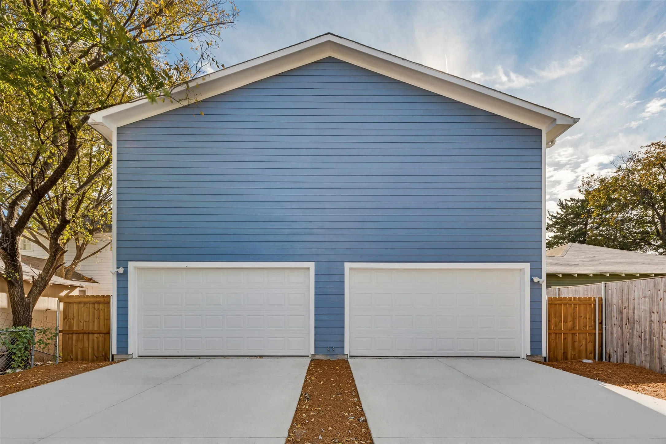 Duplex For Sale in Dallas County , 621-623 Melba Street, Dallas, Texas 75208, 6 Bedroom, 6 Bathroom, 4 Garage spaces, 0 Sqft, built in 2024, mls#21355960, Real Estate Agent in Dallas, Homes For Sale in Dallas county, Homes For Sale in Dallas, Realtor in Dallas Texas, Real Estate Brokerage Independent Realty Texas, Luminita Cordes Realtor