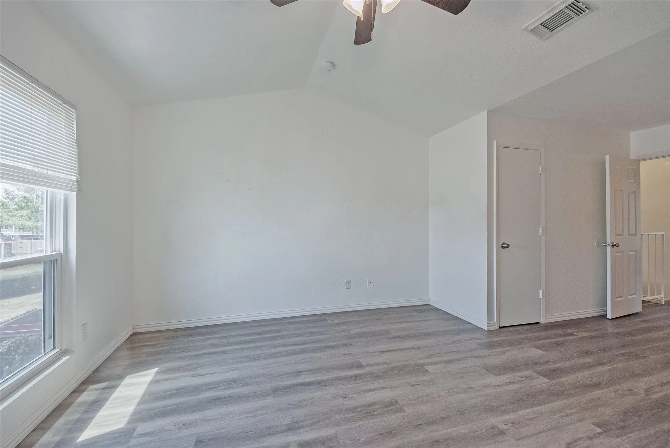 Condominium For Sale in Dallas County , 709 Lee Street, Mesquite, Texas 75149, 2 Bedroom, 2 Bathroom, Garage spaces, 1,073 Sqft, built in 1983, mls#21355965, Real Estate Agent in Mesquite, Homes For Sale in Dallas county, Homes For Sale in Mesquite, Realtor in Mesquite Texas, Real Estate Brokerage Independent Realty Texas, Luminita Cordes Realtor