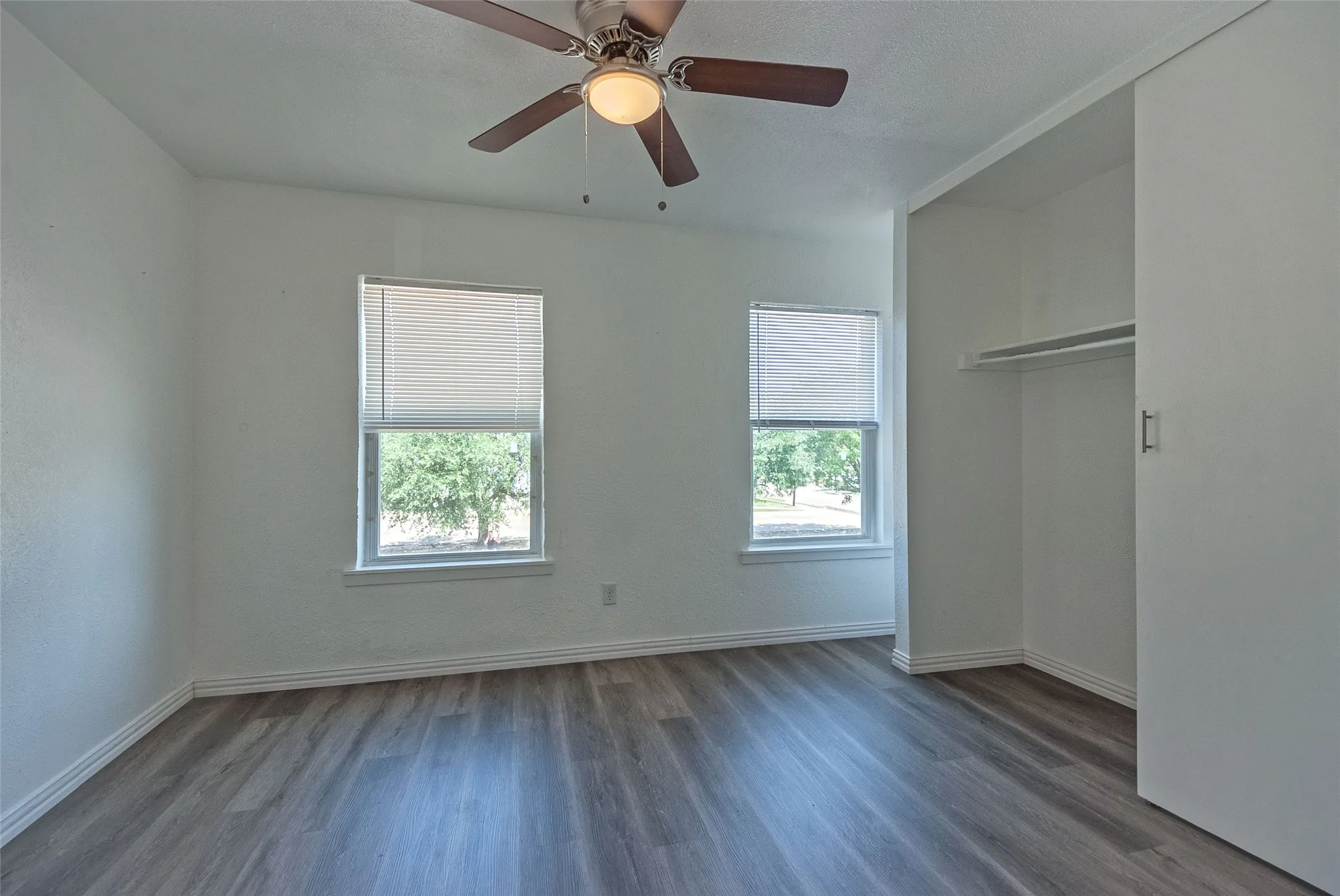 Condominium For Sale in Dallas County , 709 Lee Street, Mesquite, Texas 75149, 2 Bedroom, 2 Bathroom, Garage spaces, 1,073 Sqft, built in 1983, mls#21355965, Real Estate Agent in Mesquite, Homes For Sale in Dallas county, Homes For Sale in Mesquite, Realtor in Mesquite Texas, Real Estate Brokerage Independent Realty Texas, Luminita Cordes Realtor