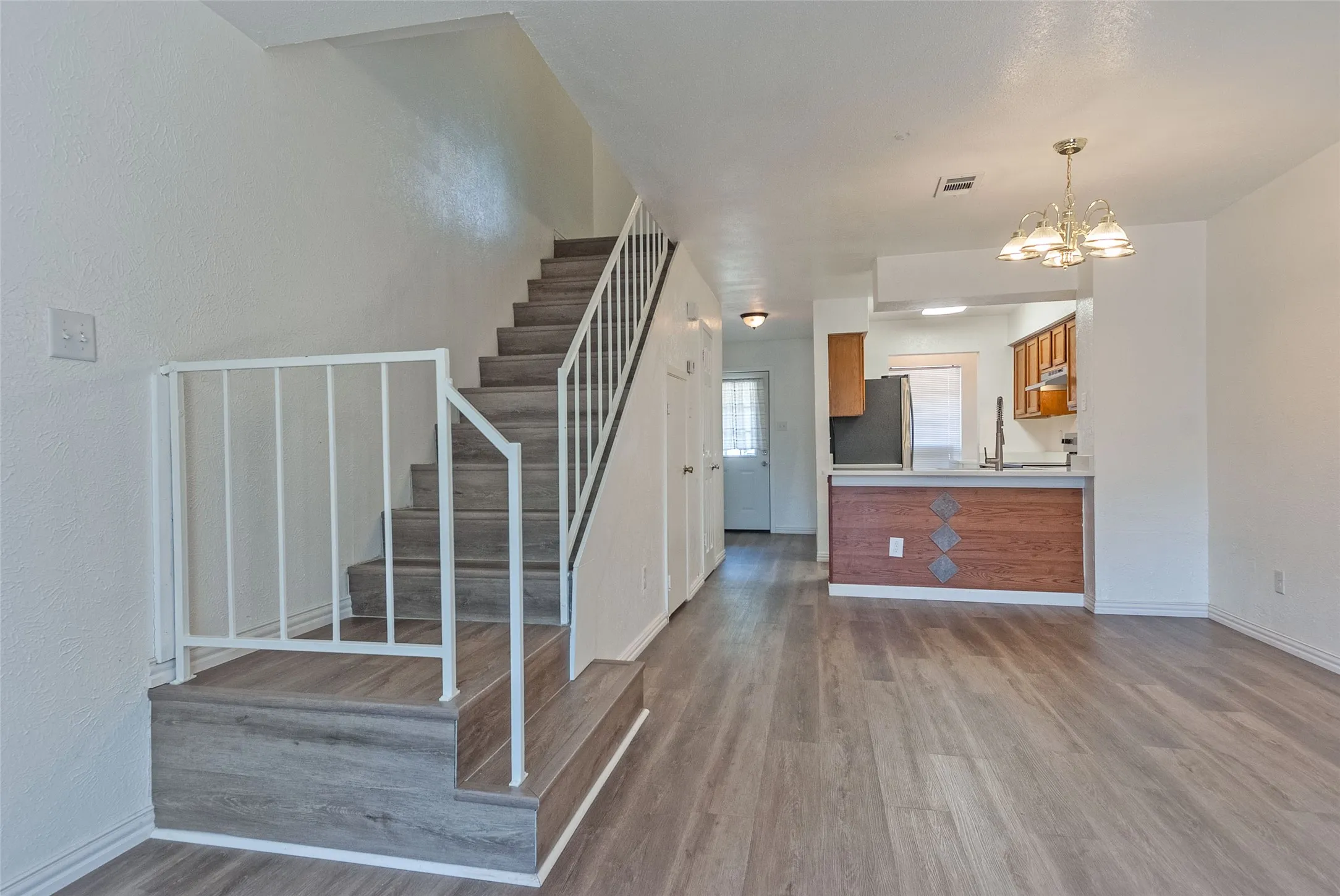 Condominium For Sale in Dallas County , 709 Lee Street, Mesquite, Texas 75149, 2 Bedroom, 2 Bathroom, Garage spaces, 1,073 Sqft, built in 1983, mls#21355965, Real Estate Agent in Mesquite, Homes For Sale in Dallas county, Homes For Sale in Mesquite, Realtor in Mesquite Texas, Real Estate Brokerage Independent Realty Texas, Luminita Cordes Realtor