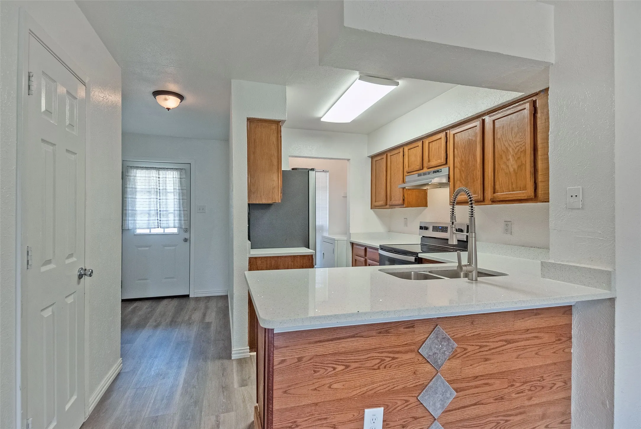 Condominium For Sale in Dallas County , 709 Lee Street, Mesquite, Texas 75149, 2 Bedroom, 2 Bathroom, Garage spaces, 1,073 Sqft, built in 1983, mls#21355965, Real Estate Agent in Mesquite, Homes For Sale in Dallas county, Homes For Sale in Mesquite, Realtor in Mesquite Texas, Real Estate Brokerage Independent Realty Texas, Luminita Cordes Realtor