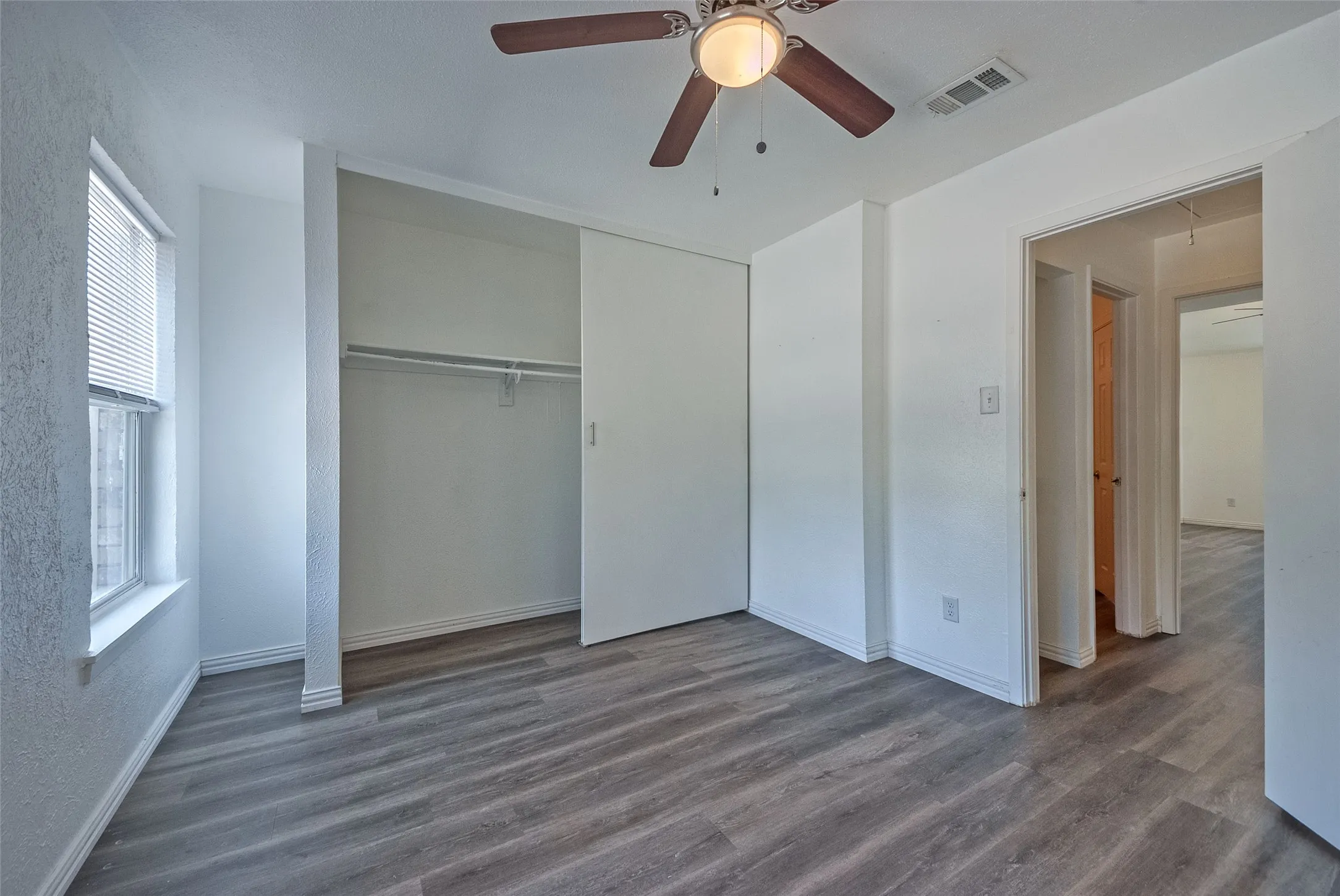 Condominium For Sale in Dallas County , 709 Lee Street, Mesquite, Texas 75149, 2 Bedroom, 2 Bathroom, Garage spaces, 1,073 Sqft, built in 1983, mls#21355965, Real Estate Agent in Mesquite, Homes For Sale in Dallas county, Homes For Sale in Mesquite, Realtor in Mesquite Texas, Real Estate Brokerage Independent Realty Texas, Luminita Cordes Realtor