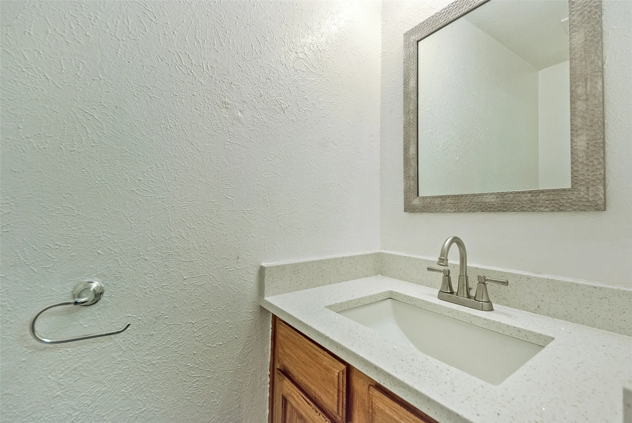 Condominium For Sale in Dallas County , 709 Lee Street, Mesquite, Texas 75149, 2 Bedroom, 2 Bathroom, Garage spaces, 1,073 Sqft, built in 1983, mls#21355965, Real Estate Agent in Mesquite, Homes For Sale in Dallas county, Homes For Sale in Mesquite, Realtor in Mesquite Texas, Real Estate Brokerage Independent Realty Texas, Luminita Cordes Realtor