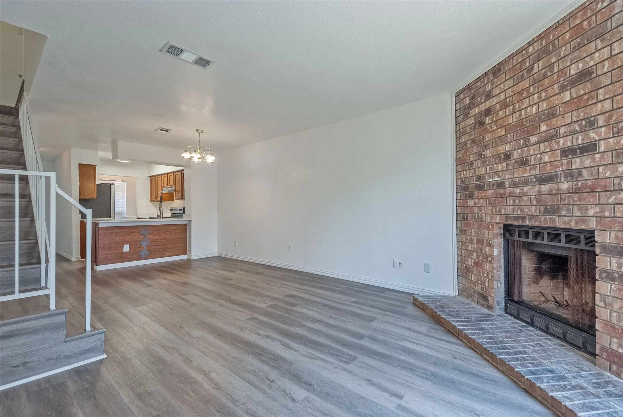 Condominium For Sale in Dallas County , 709 Lee Street, Mesquite, Texas 75149, 2 Bedroom, 2 Bathroom, Garage spaces, 1,073 Sqft, built in 1983, mls#21355965, Real Estate Agent in Mesquite, Homes For Sale in Dallas county, Homes For Sale in Mesquite, Realtor in Mesquite Texas, Real Estate Brokerage Independent Realty Texas, Luminita Cordes Realtor