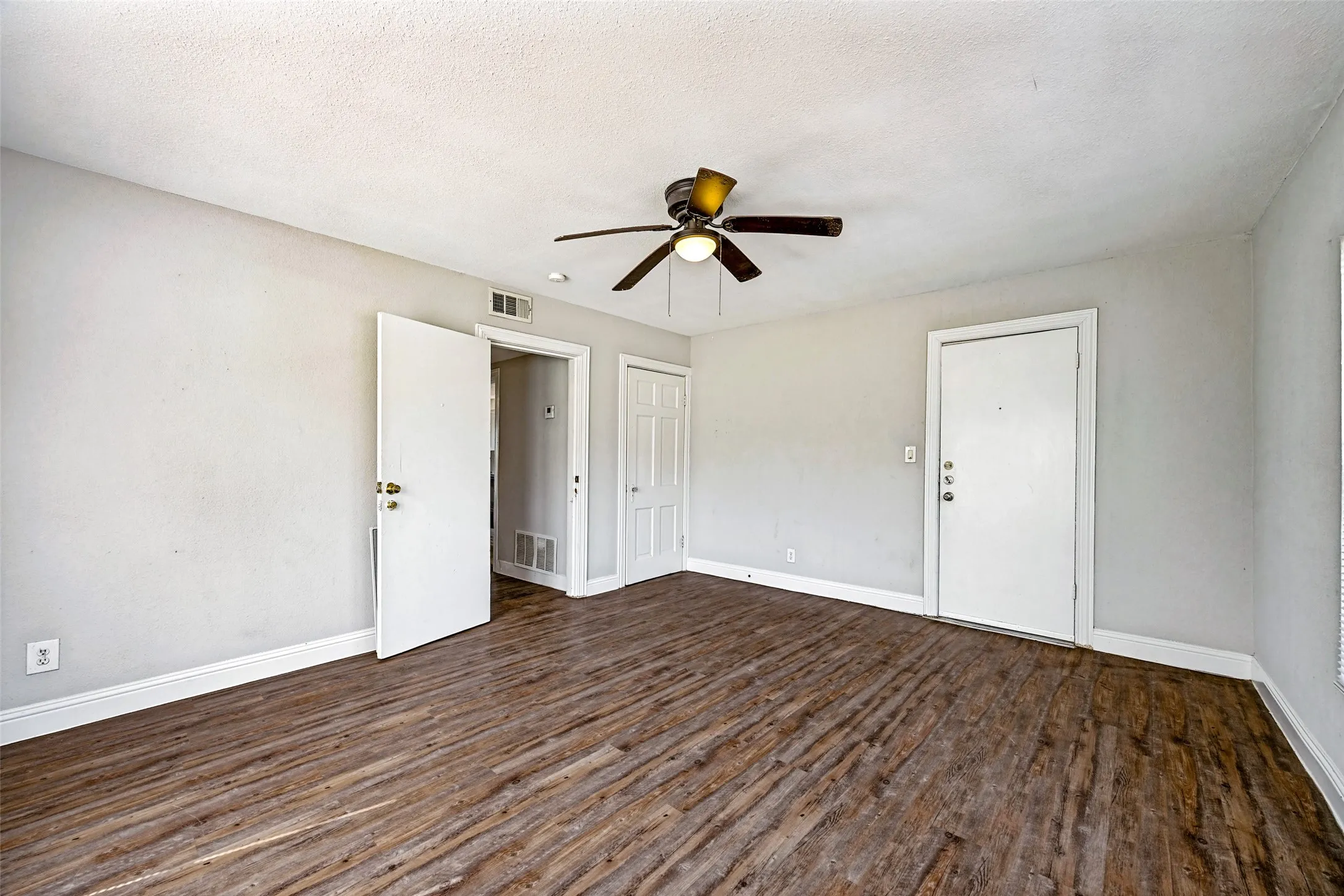 Quadruplex For Sale in Hunt County , 3607 Lee Street, Greenville, Texas 75401, 4 Bedroom, 4 Bathroom, Garage spaces, 0 Sqft, built in 1980, mls#21355907, Real Estate Agent in Greenville, Homes For Sale in Hunt county, Homes For Sale in Greenville, Realtor in Greenville Texas, Real Estate Brokerage Independent Realty Texas, Luminita Cordes Realtor
