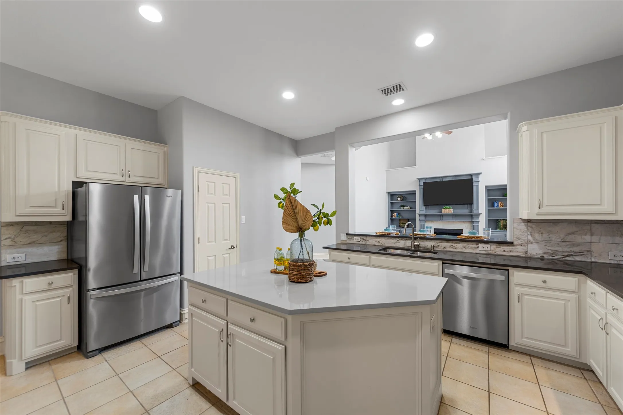 Single Family Residence For Sale in Denton County , 2447 Blackstone Drive, Frisco, Texas 75033, 4 Bedroom, 4 Bathroom, 3 Garage spaces, 3,754 Sqft, built in 2003, mls#21352274, Real Estate Agent in Frisco, Homes For Sale in Denton county, Homes For Sale in Frisco, Realtor in Frisco Texas, Real Estate Brokerage Independent Realty Texas, Luminita Cordes Realtor